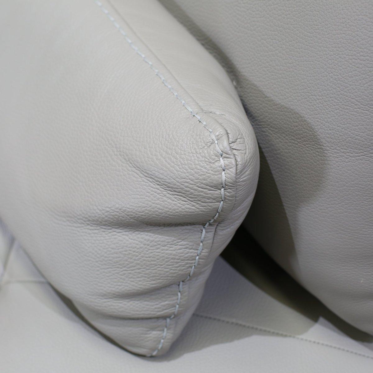Roche Bobois Scenario Leder-Ottomanen, Satz von zwei im Angebot 1