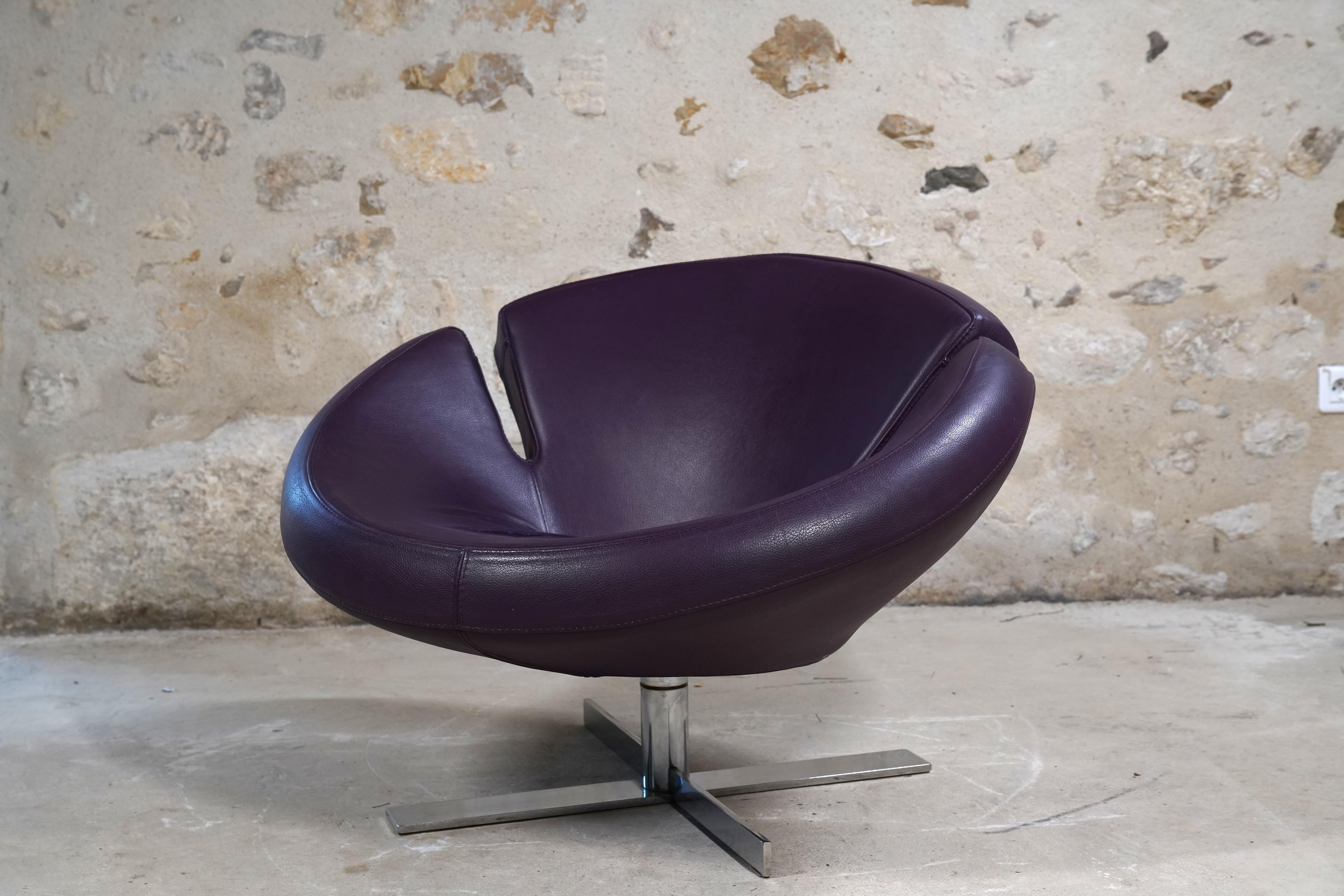 Gorgeous and very seldom seen Roche Bobois 'Signet' chair by Robert Tapanassi & Maurizio Manzoni. I'm unable to find another available for sale online and struggling to find further information regarding provenance other than a Roche Bobois