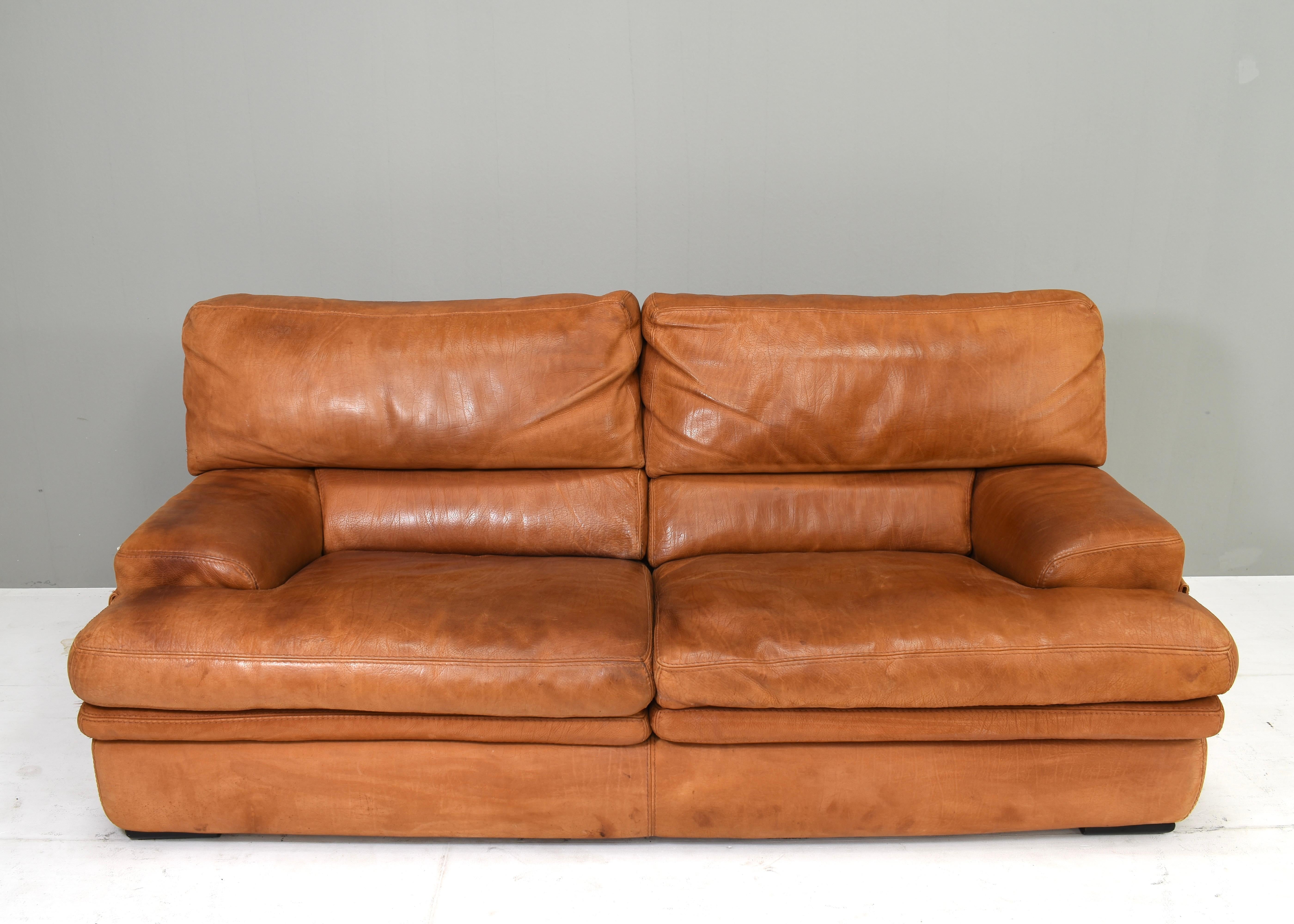 Roche Bobois sofa in patinated Tan / Cognac leather – France, circa 1970/80 For Sale 3