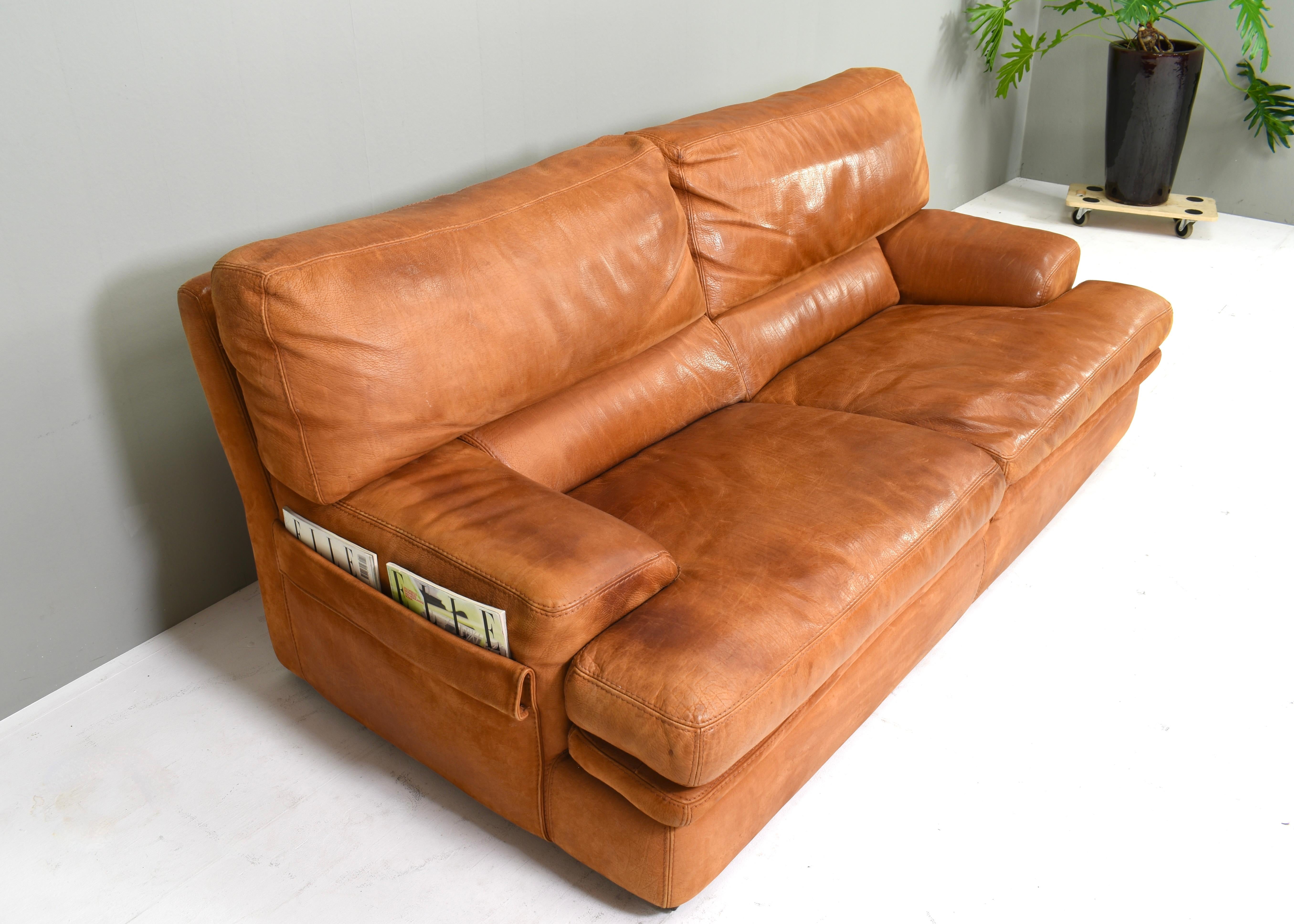 Roche Bobois Leather Sofa – A Masterpiece of French Artistry and Comfort

Experience the pinnacle of luxury and design with the Roche Bobois Leather Sofa, a true masterpiece that fuses French artistry with unparalleled comfort. Crafted with
