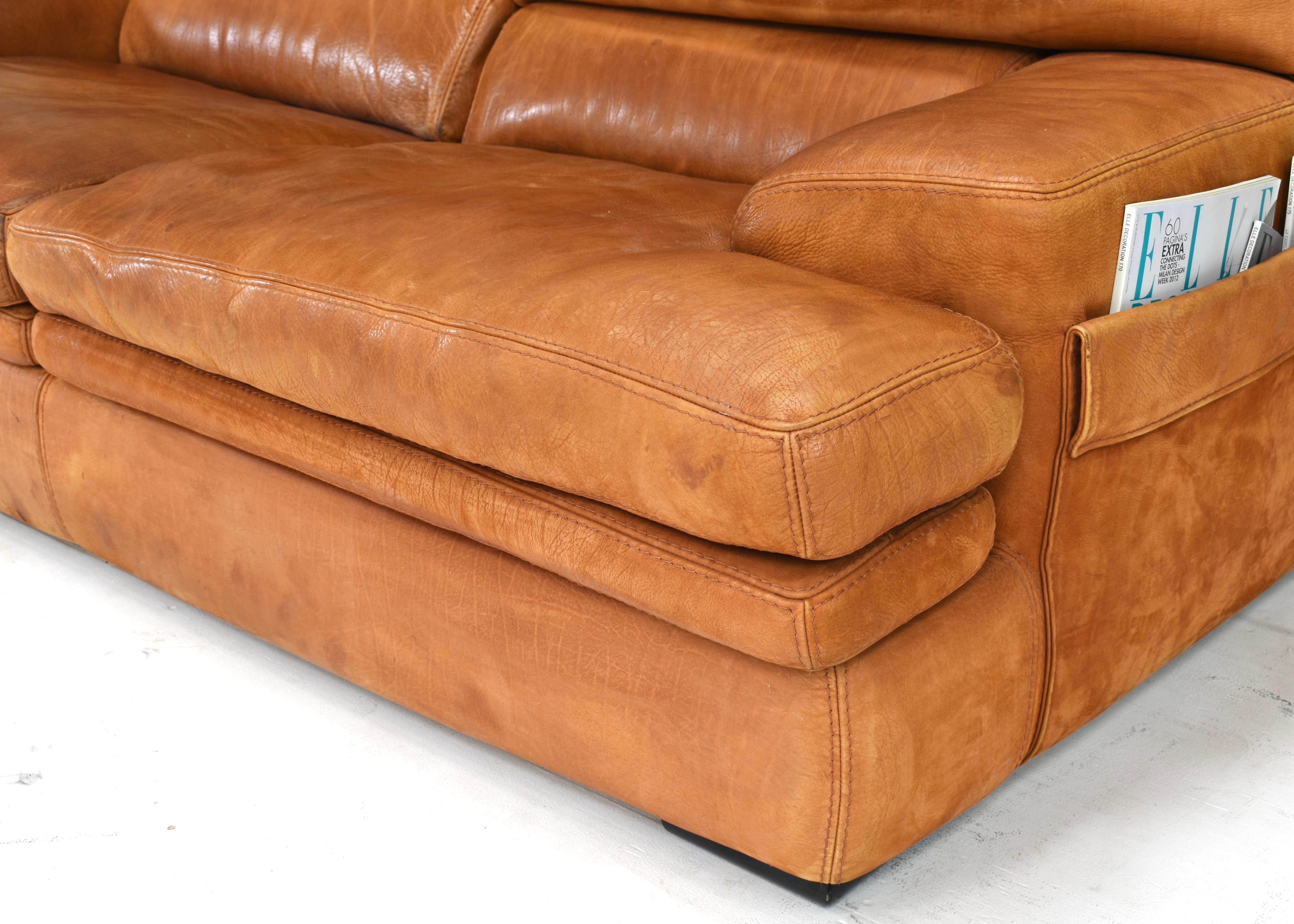 Roche Bobois sofa in patinated Tan / Cognac leather – France, circa 1970/80 In Good Condition For Sale In Pijnacker, Zuid-Holland