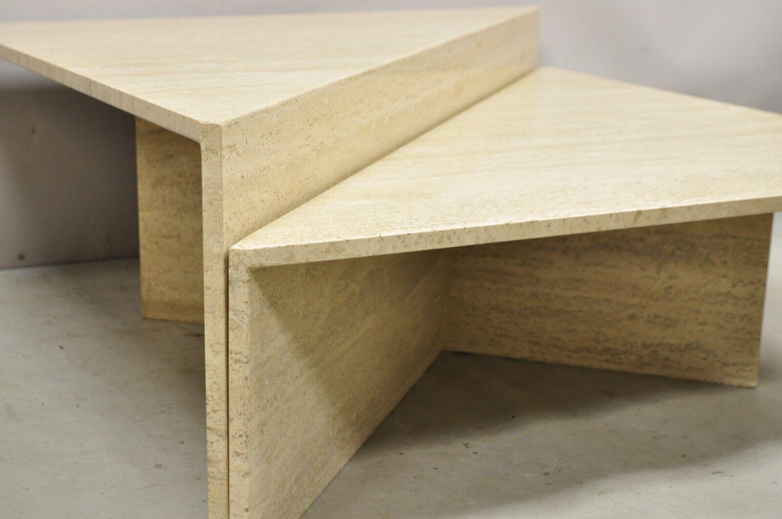 Table basse triangulaire moderniste Roche Bobois en pierre de travertin moderne de 2 pièces en vente 4