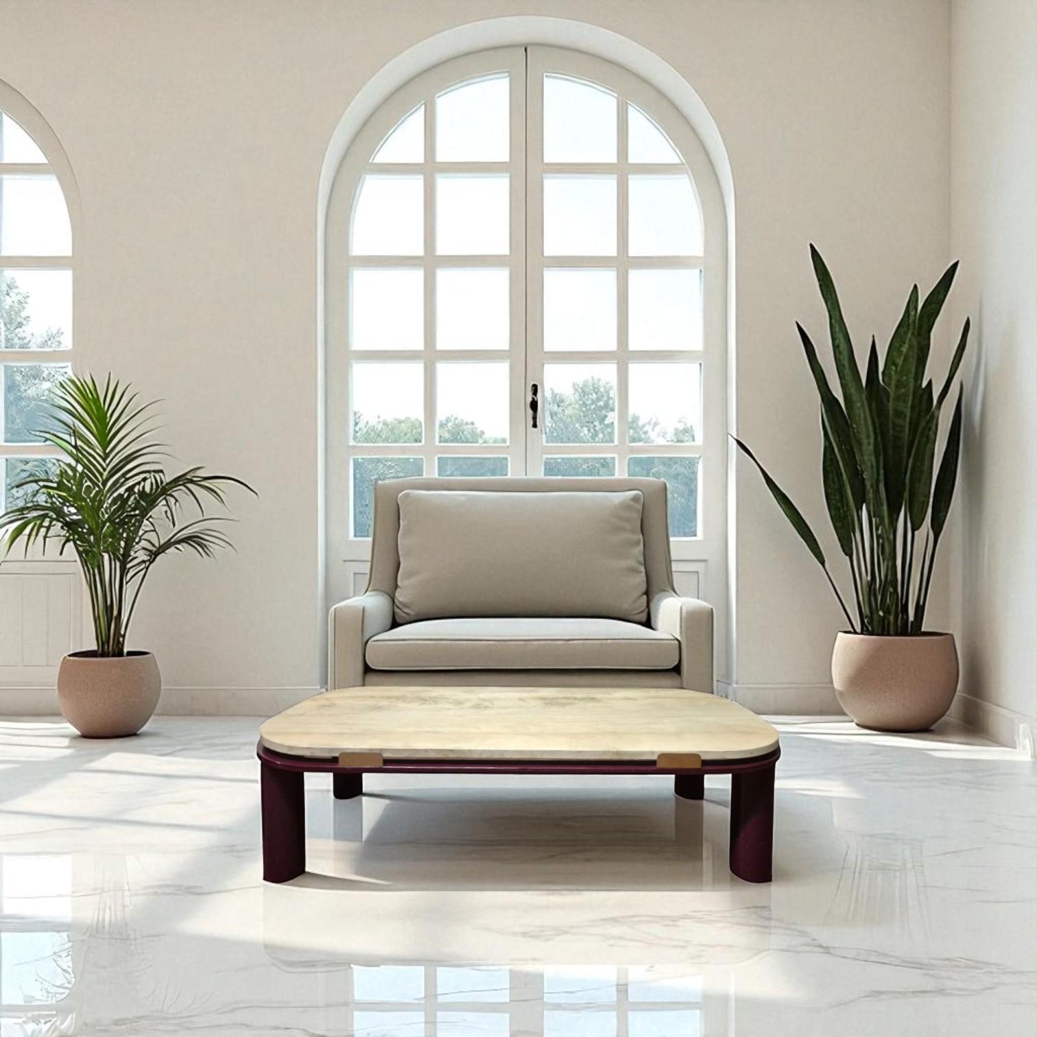 Dieser für das europäische Design der 1980er Jahre charakteristische Vintage-Couchtisch von Roche Bobois veranschaulicht perfekt die für die Marke charakteristische Verschmelzung von skulpturaler Form und raffinierter Materialität.

Der Tisch hat