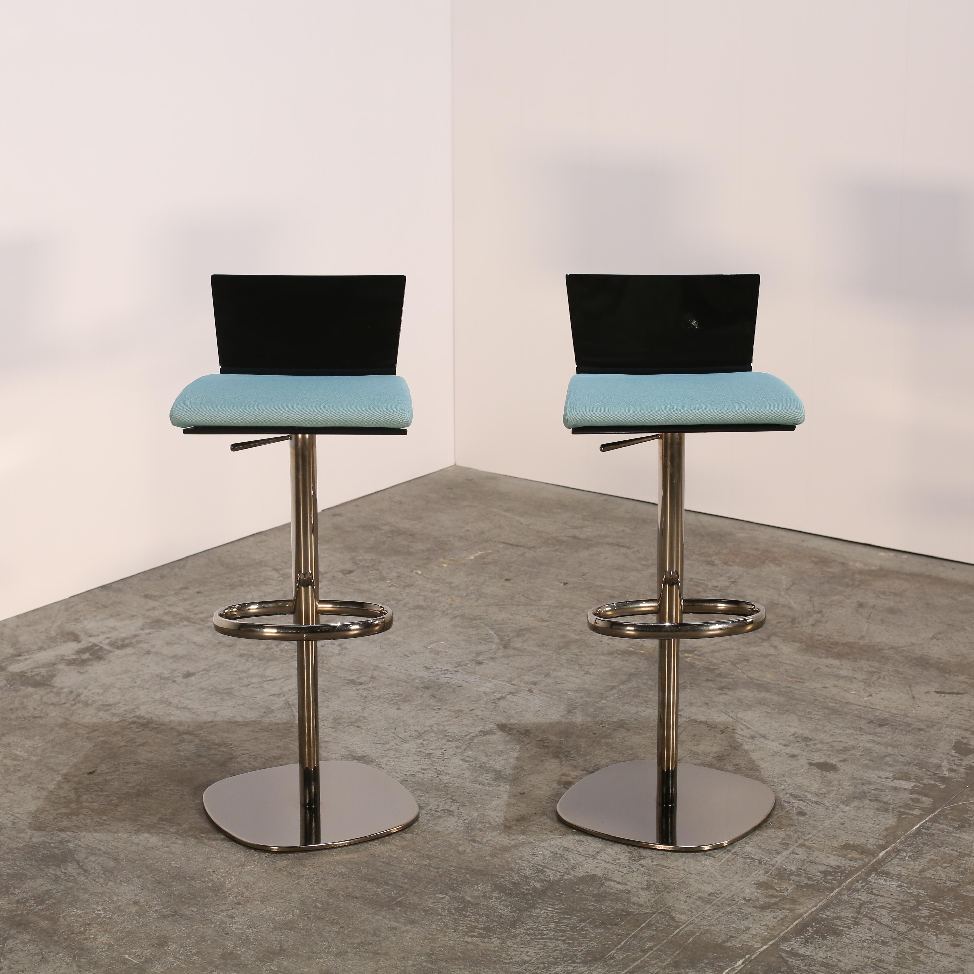 Introducing the stunning Ublo Stool by Roche Bobois, a true statement piece for any modern home. This luxurious stool features a sleek and contemporary design, with a curved seat and geometric base crafted from high-quality materials. The seat is