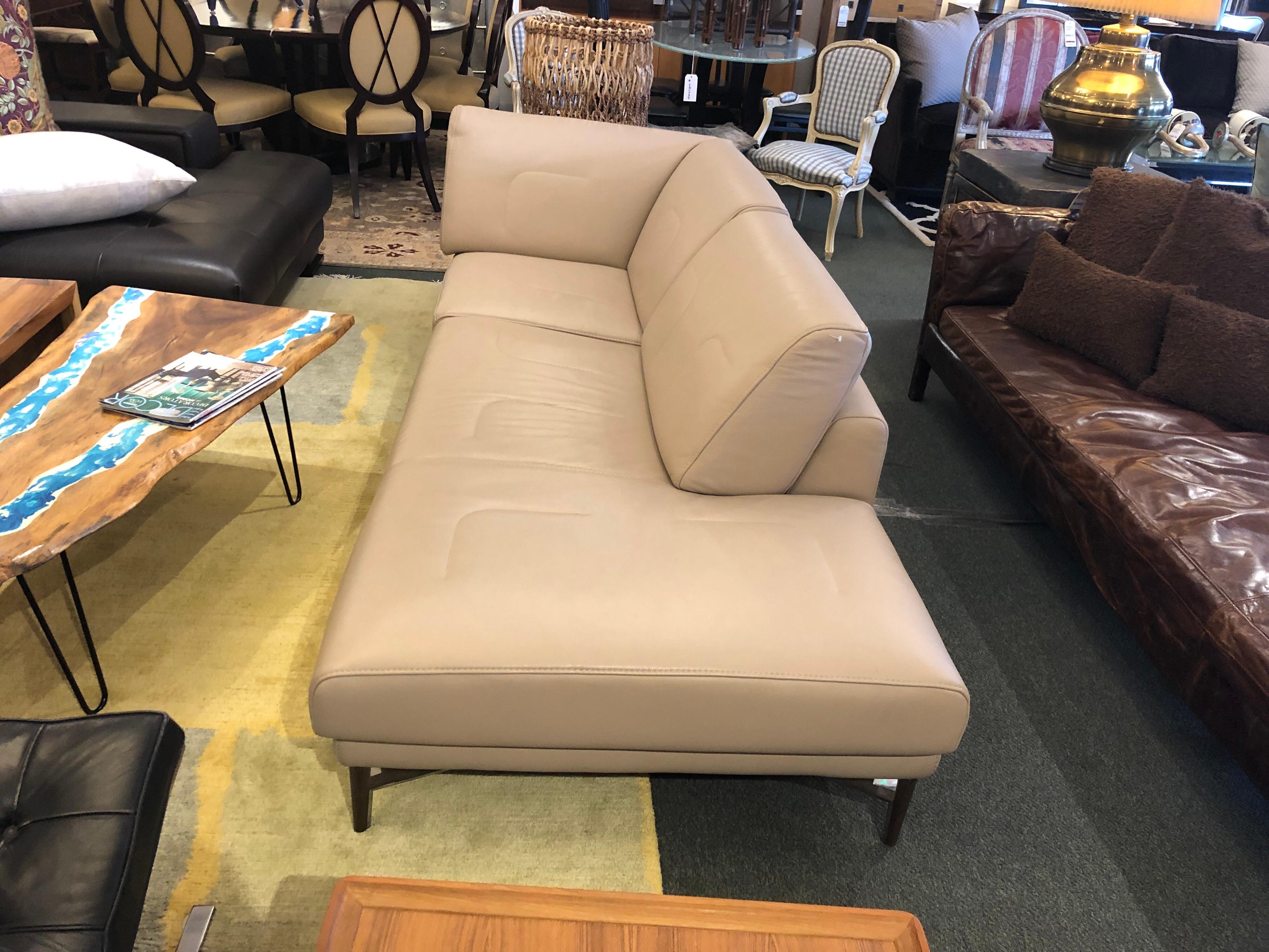 It presents contemporary Utopic chaise sofa from Roche Bobois. This beautiful couch is upholstered in a beige color high quality, soft leather. Beautiful, comfortable and quality that will last for many years to come. Perfect for any