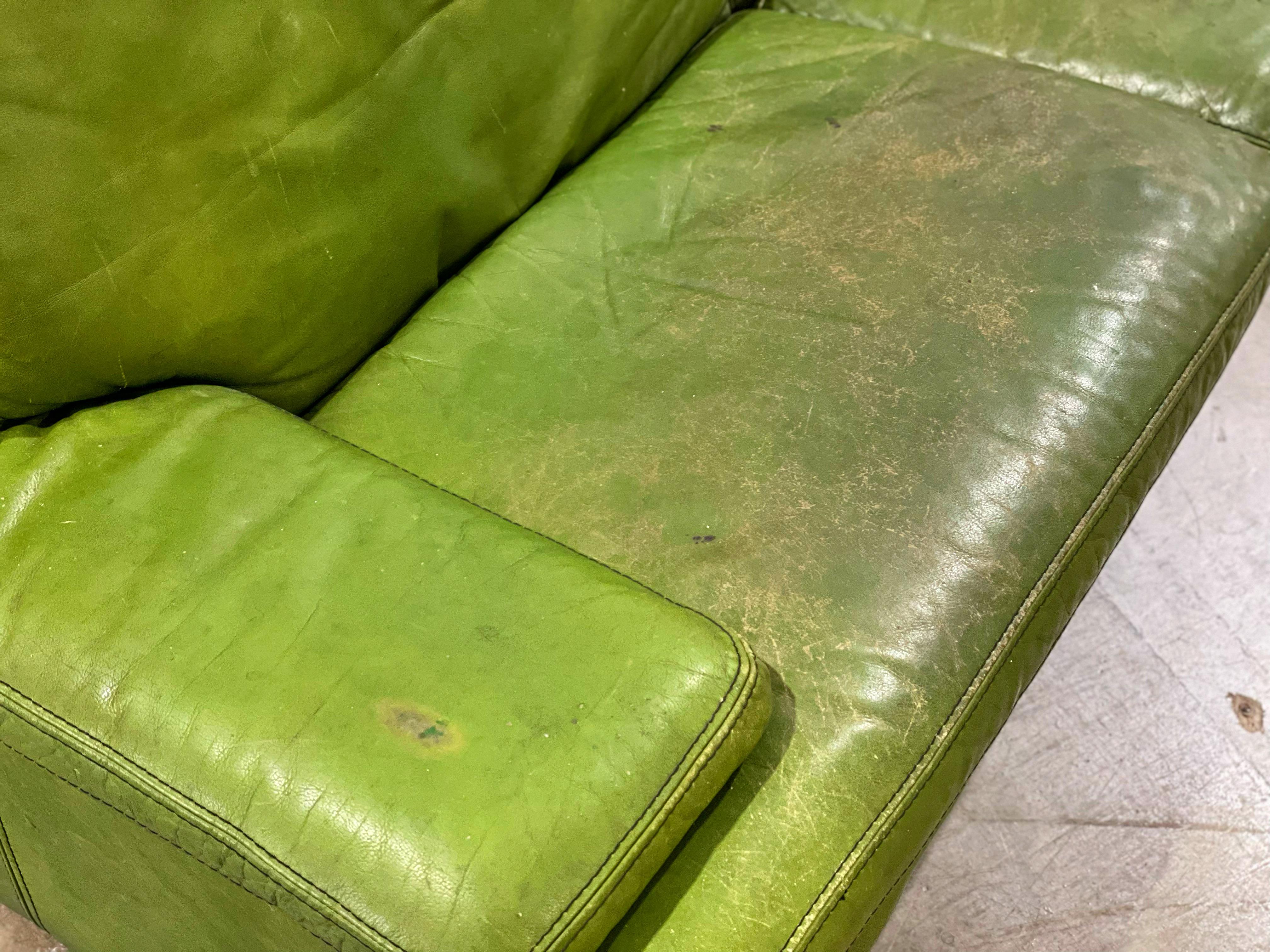 Canapé en cuir vert Roche Bobois Vintage Post Modern:: circa 1987 7