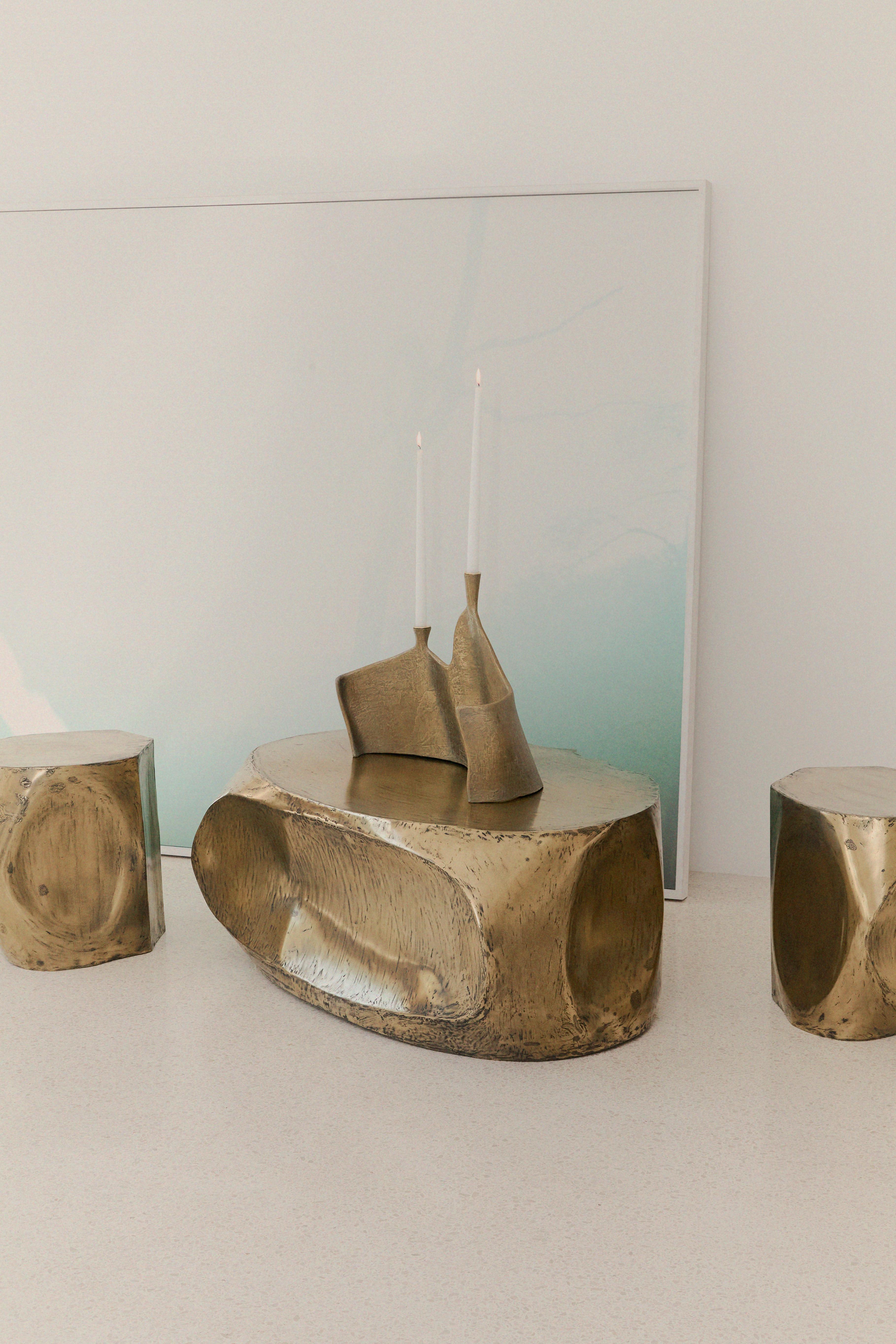 Mesa Decorativa Rocher Mediana de Resina de Latón sobre Inox by Atelier Ellery Siglo XXI y contemporáneo en venta