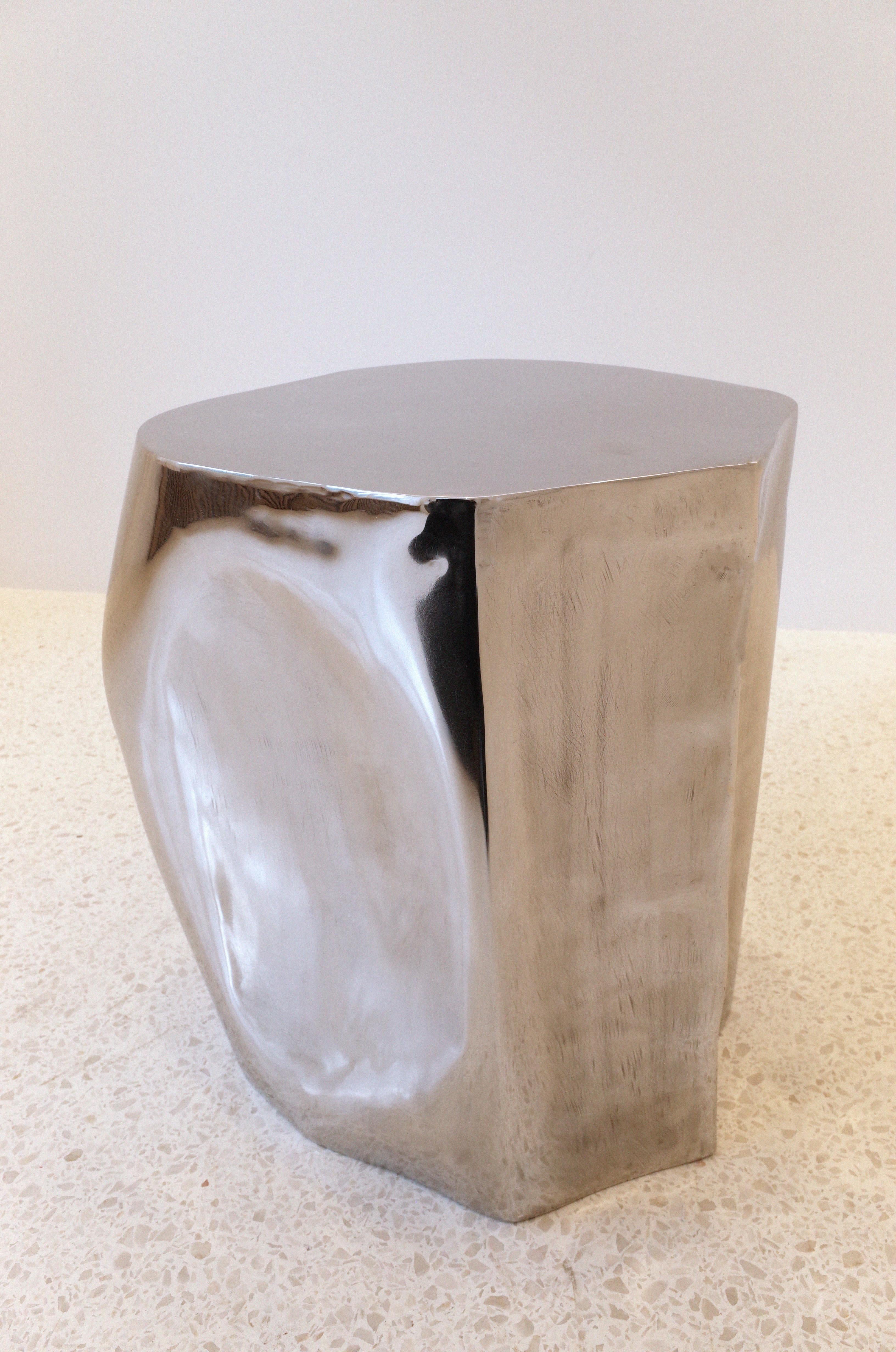Mesa decorativa auxiliar pequeña Rocher de acero inoxidable by Atelier Ellery Otro en venta