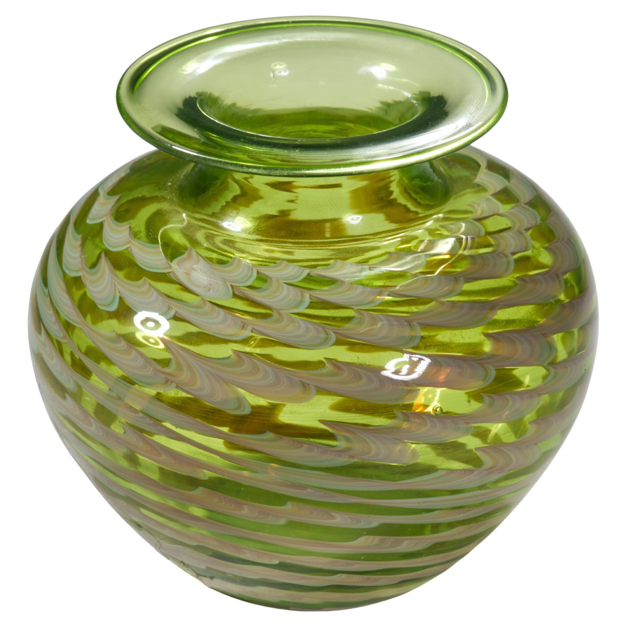 Vaso di gemme in vetro verde di Rochester Folk Art Guild, 1983 in vendita