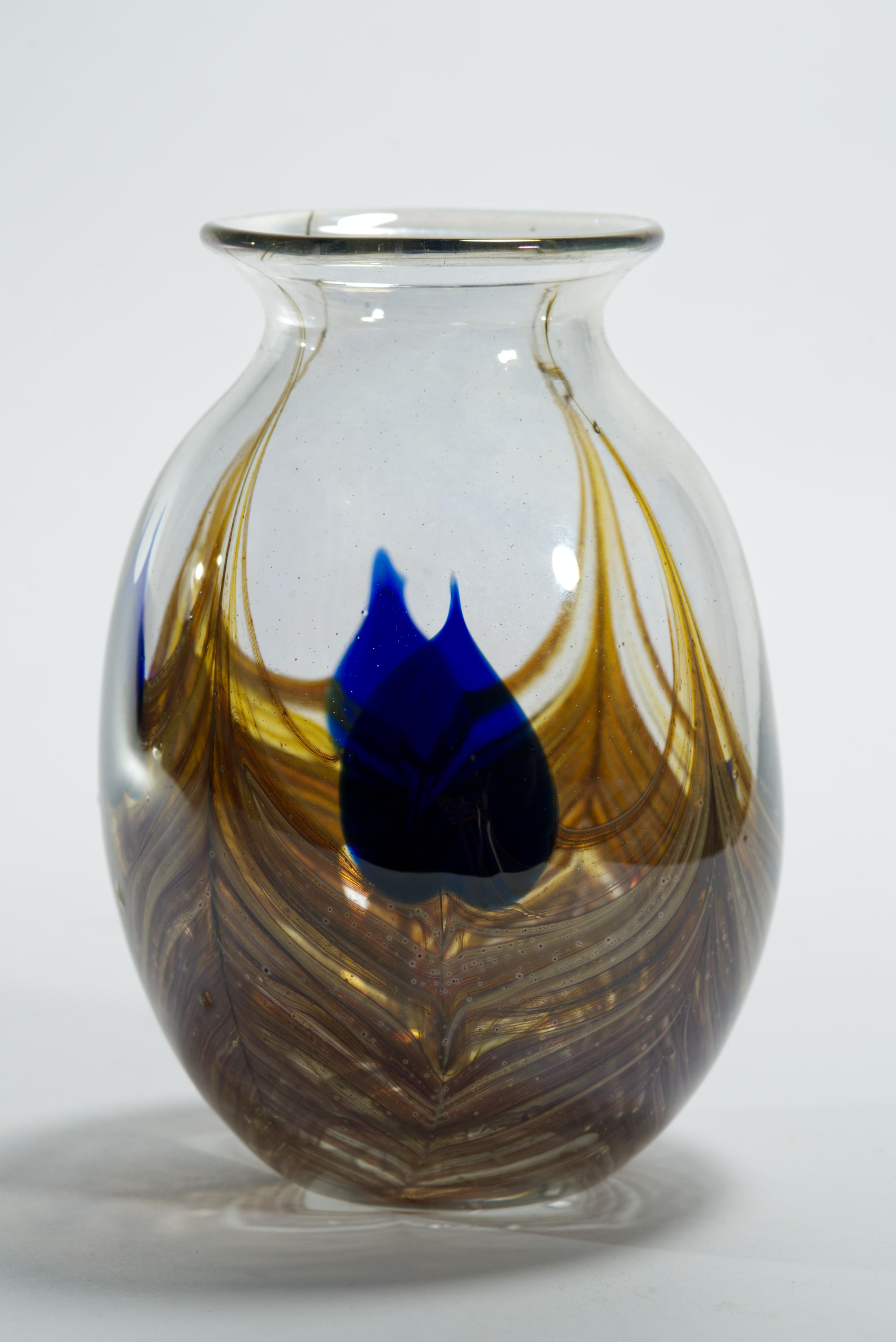Vaso di vetro con piume di Rochester Folk Art Guild, 1974 in vendita 1