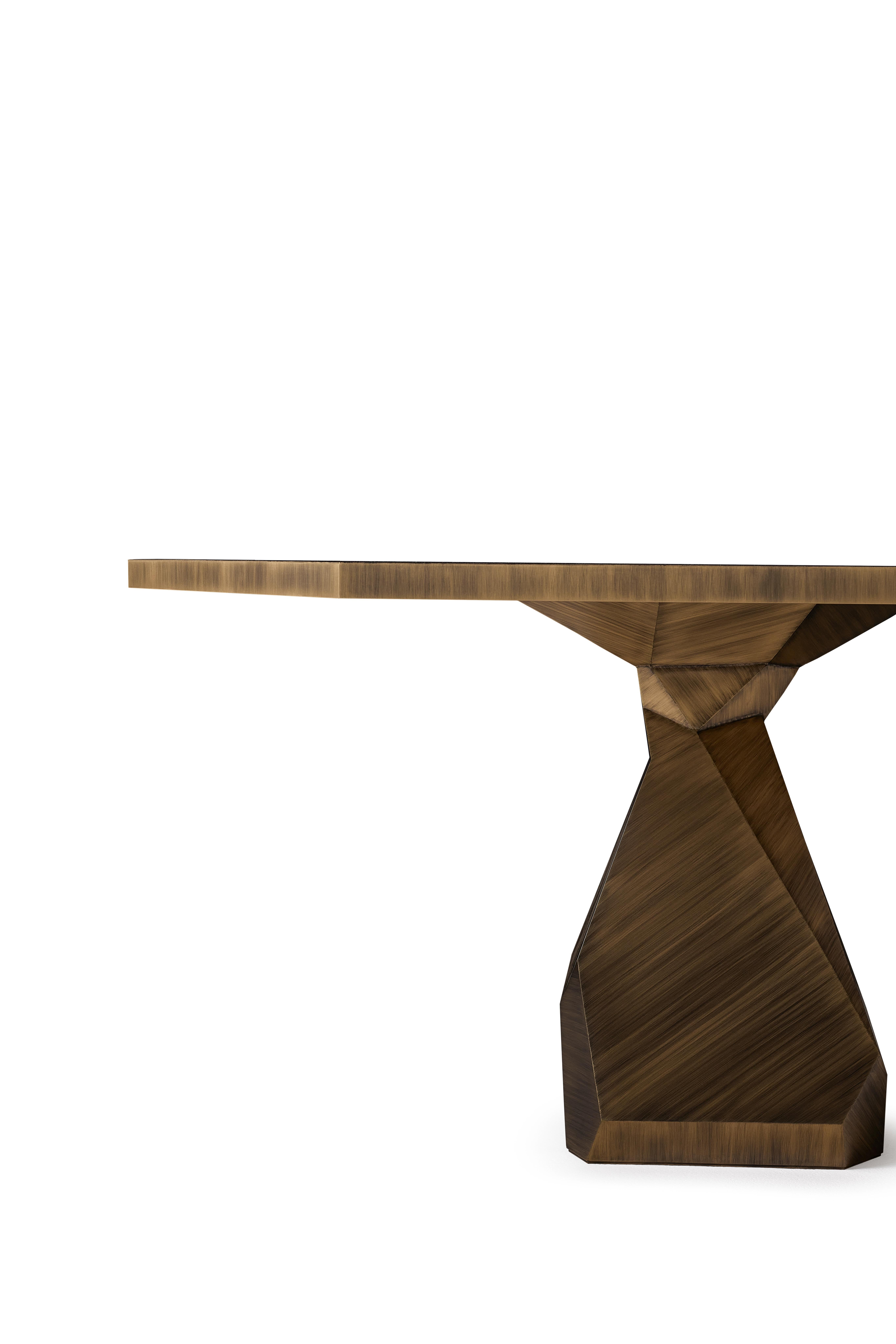 Table de salle à manger Rock 140 en laiton de Ginger & Jagger
Dimensions : D 140 x L 140 x H 74 cm. 
Matériaux : Laiton.

Ce produit peut être personnalisé. Ce produit est conçu pour les espaces de vie et les espaces intérieurs uniquement. Ce
