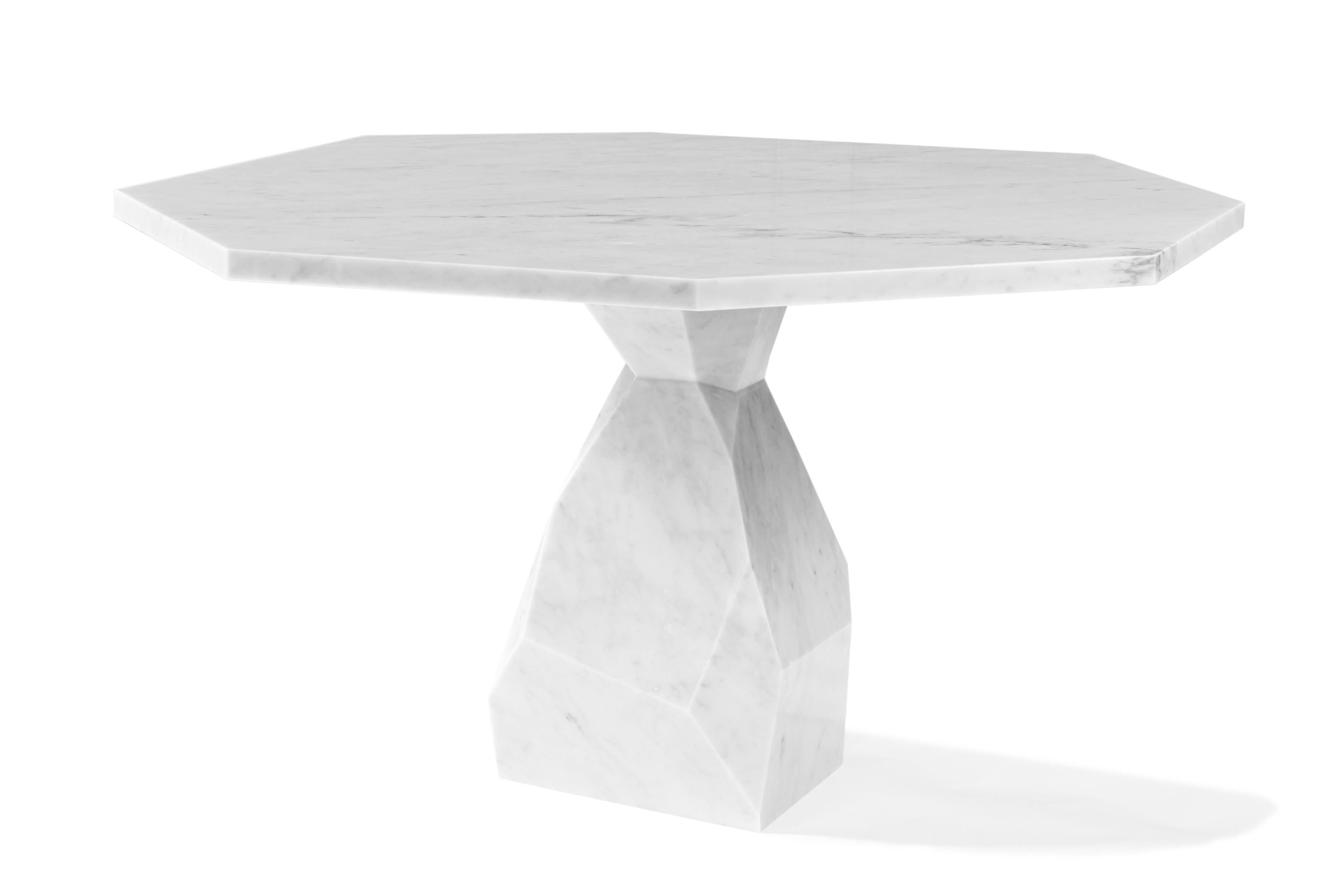 Table de salle à manger Rock 140 de Ginger & Jagger
Dimensions : D 140 x L 140 x H 74 cm. 
MATERIAL : Marbre de Carrare.

Ce produit peut être personnalisé. Ce produit est conçu pour les espaces de vie et les espaces intérieurs uniquement. Ce
