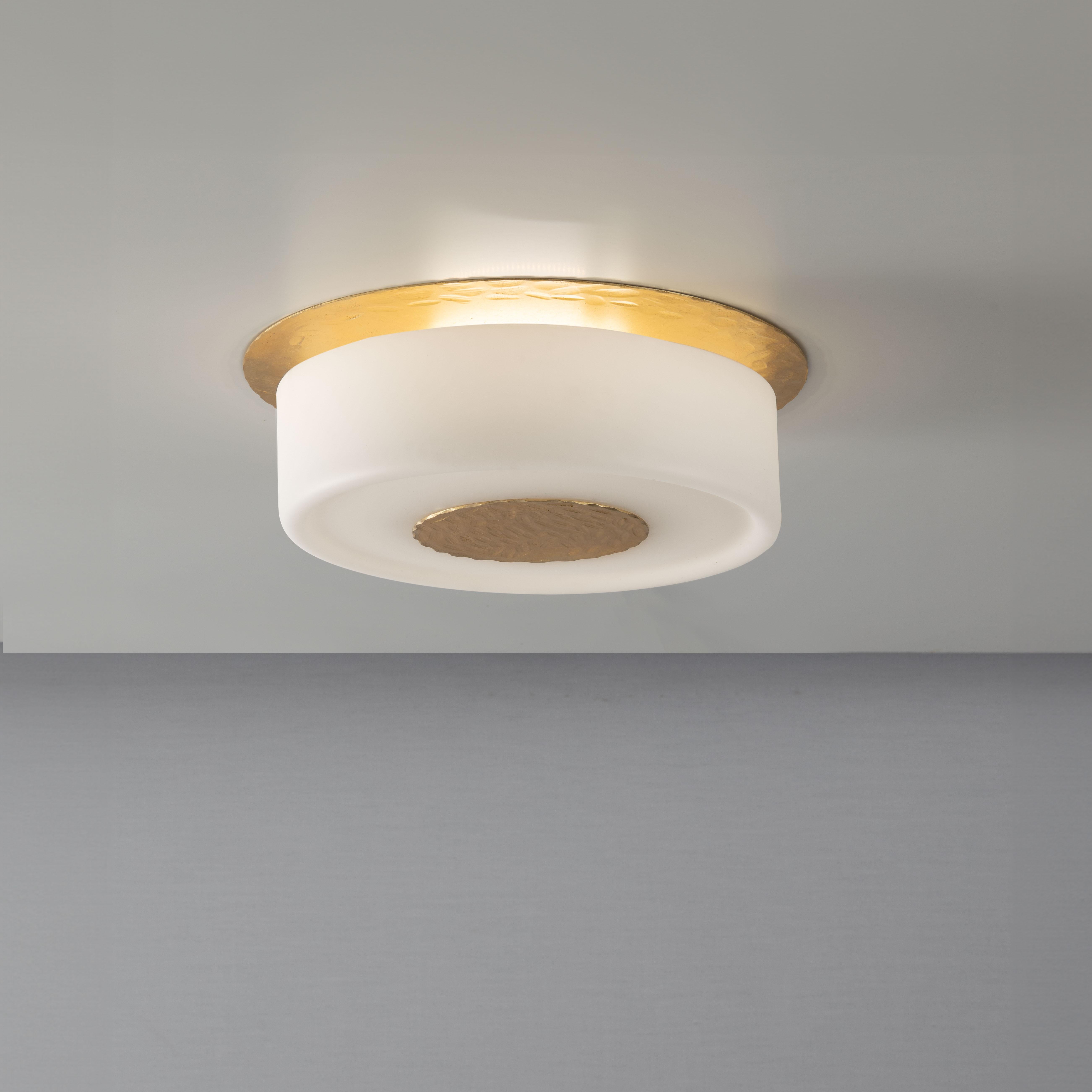 Rock Ceiling Lamp, 21636, by Stillux Illuminazione
Dimensions: D 40 x H 15 cm.
Materials: Steel, iron, glass, gold leaf.

Available in gold leaf, silver leaf, velvet black, or champagne. Please contact us.

All our lamps can be wired according to