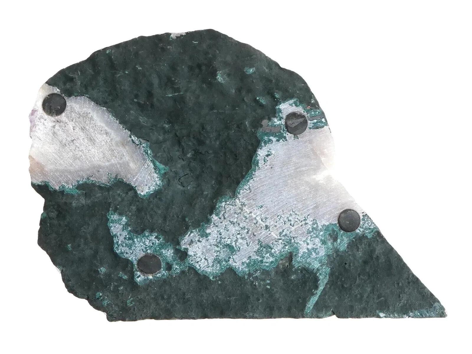 20ième siècle Sculpture d'oiseau en cristal de roche et agate sur base d'améthyste en vente