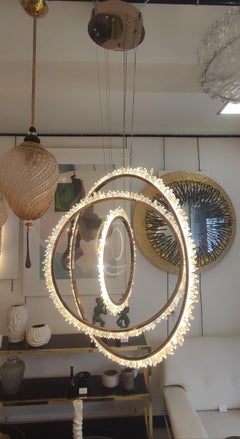 Plafoniera con cerchi in ottone e cristallo di rocca