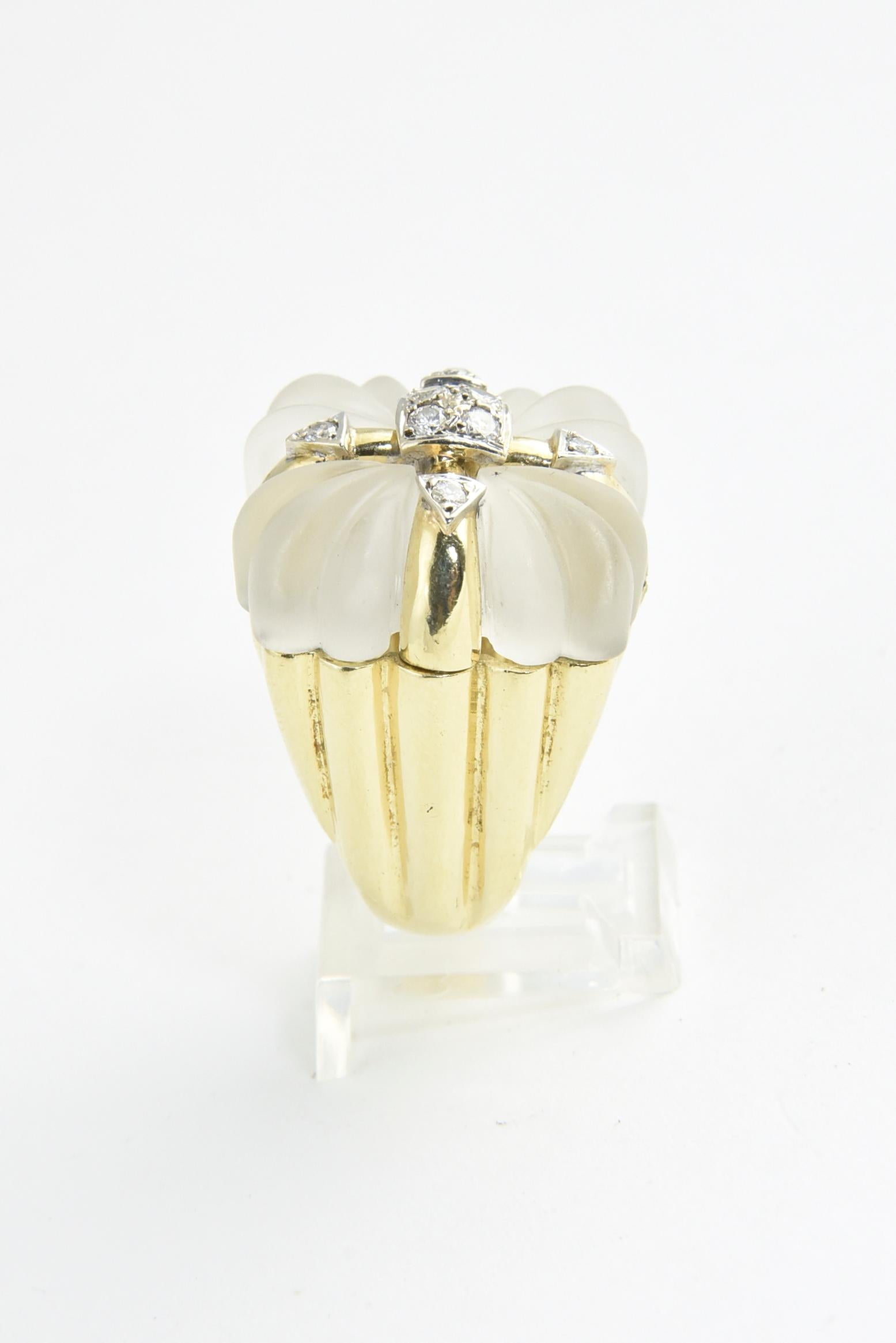 Rock Crystal and Diamond Gold Present Cocktail Ring In Good Condition For Sale In Miami Beach, FL