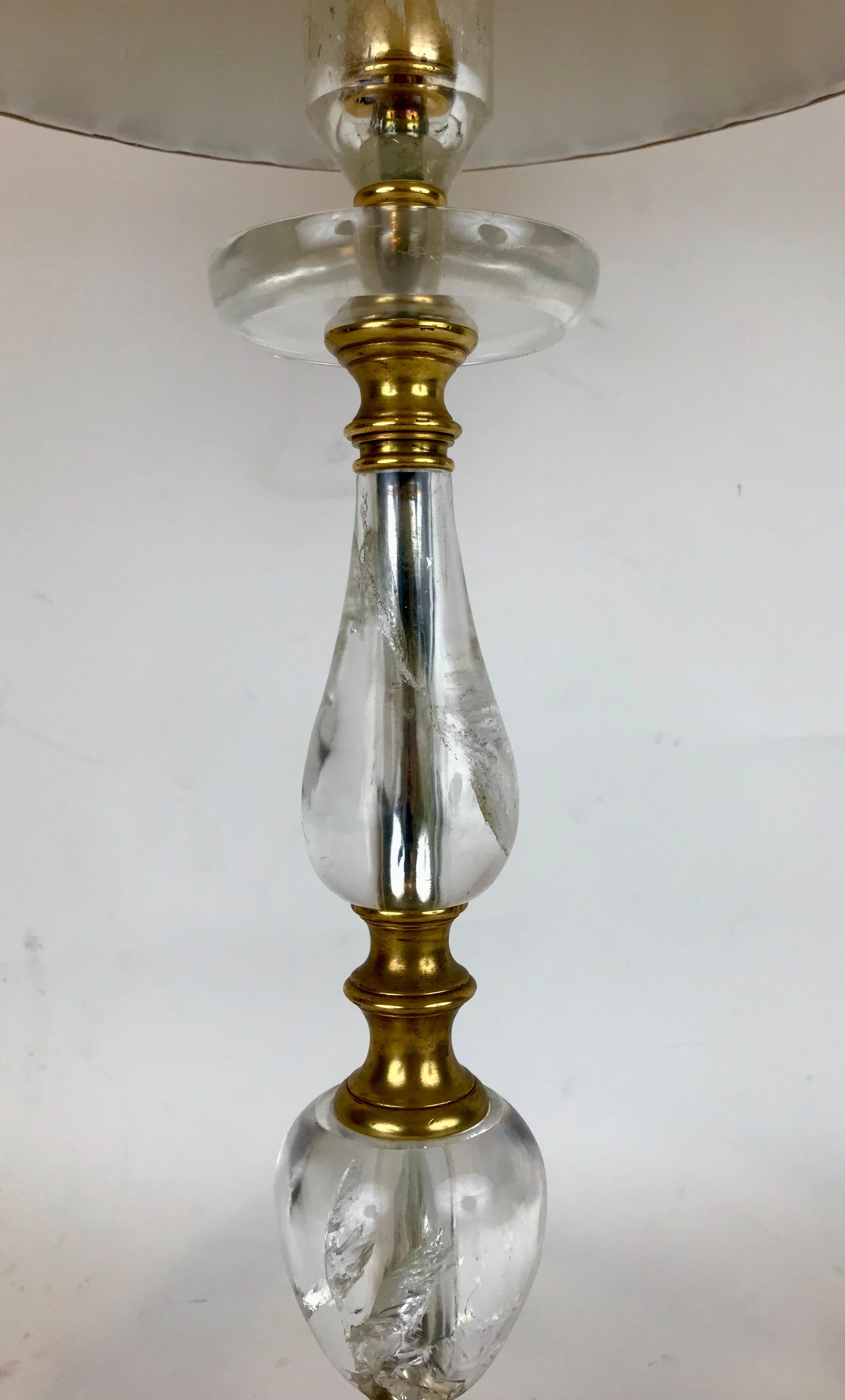 Lampe in Pricket-Form aus Bergkristall und vergoldeter Bronze, F. Caldwell zugeschrieben im Zustand „Gut“ im Angebot in Pittsburgh, PA