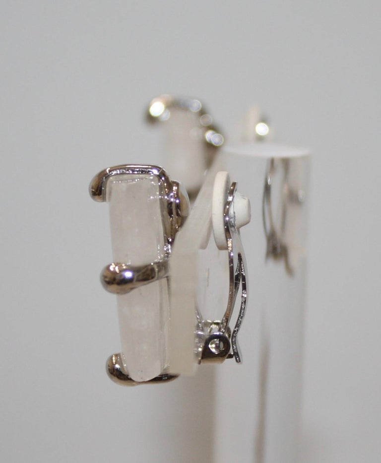 Rectangular rock stones set on palladium, clip earrings.
This designer was Robert Goossens personal assistant in all of his creations. She worked by his side for 20 years creating collections for Yves St Laurent and many more couture houses.
Every