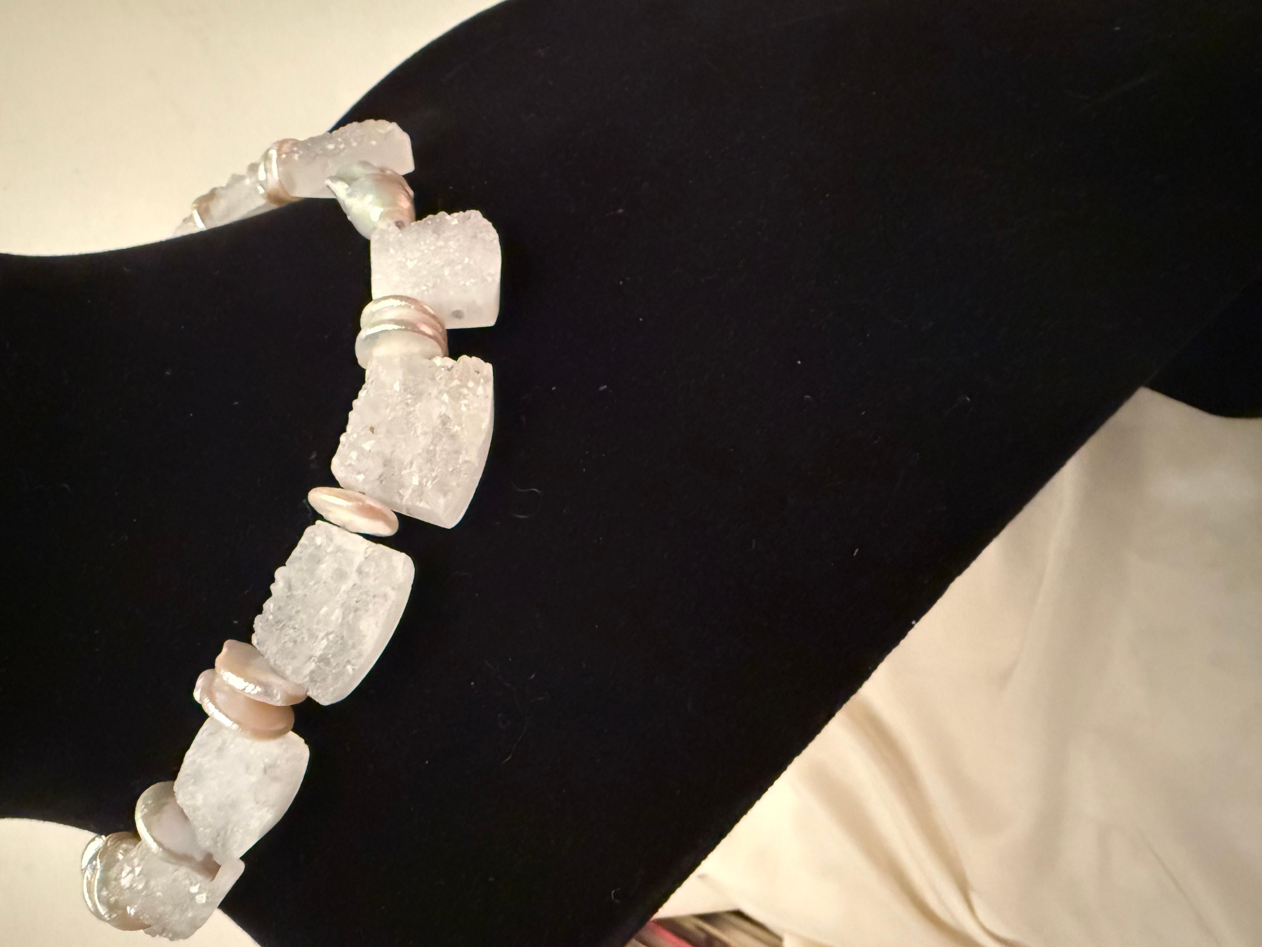 Collana di cristalli di rocca e perle in vendita 7