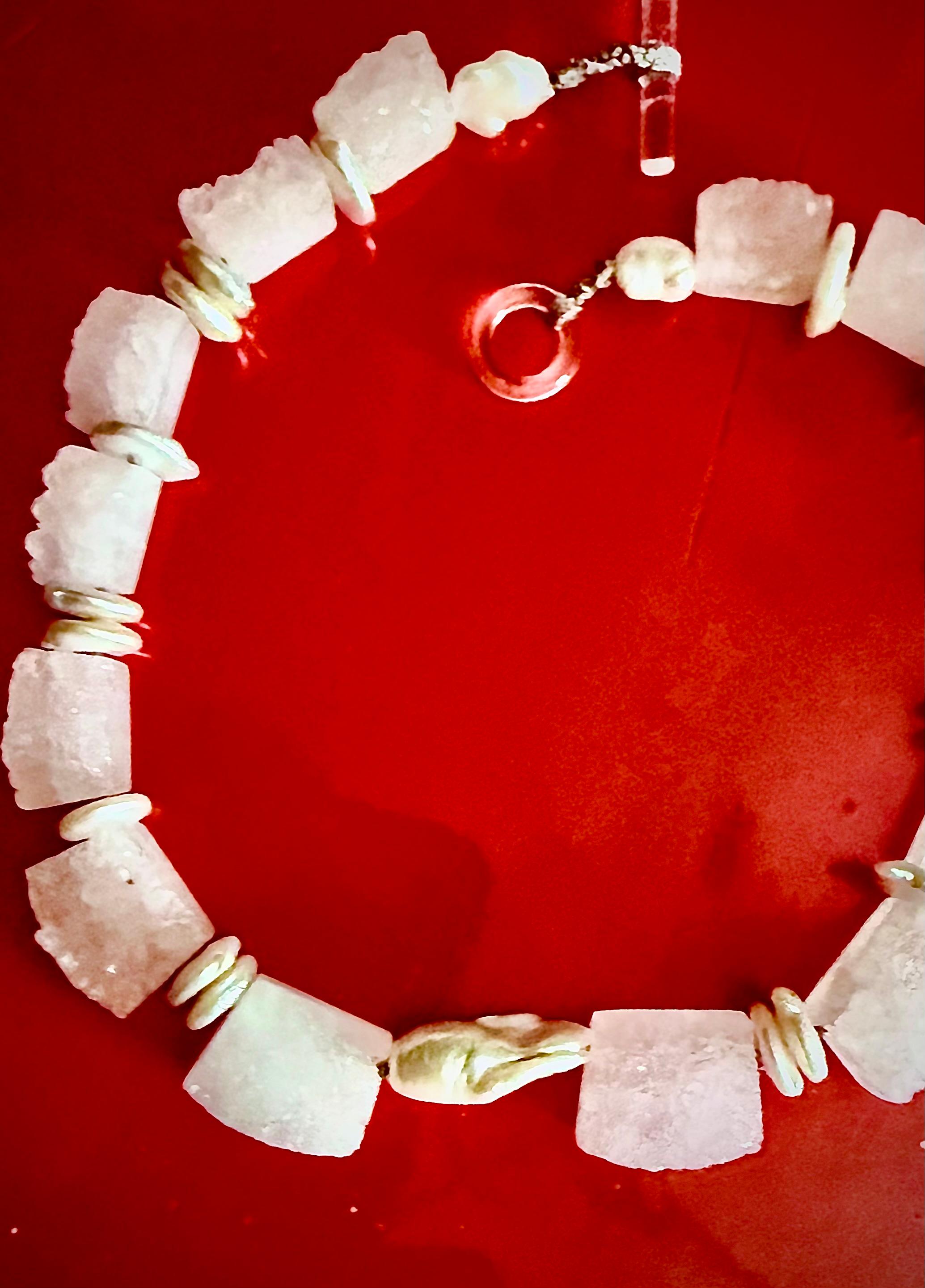 Donna Collana di cristalli di rocca e perle in vendita