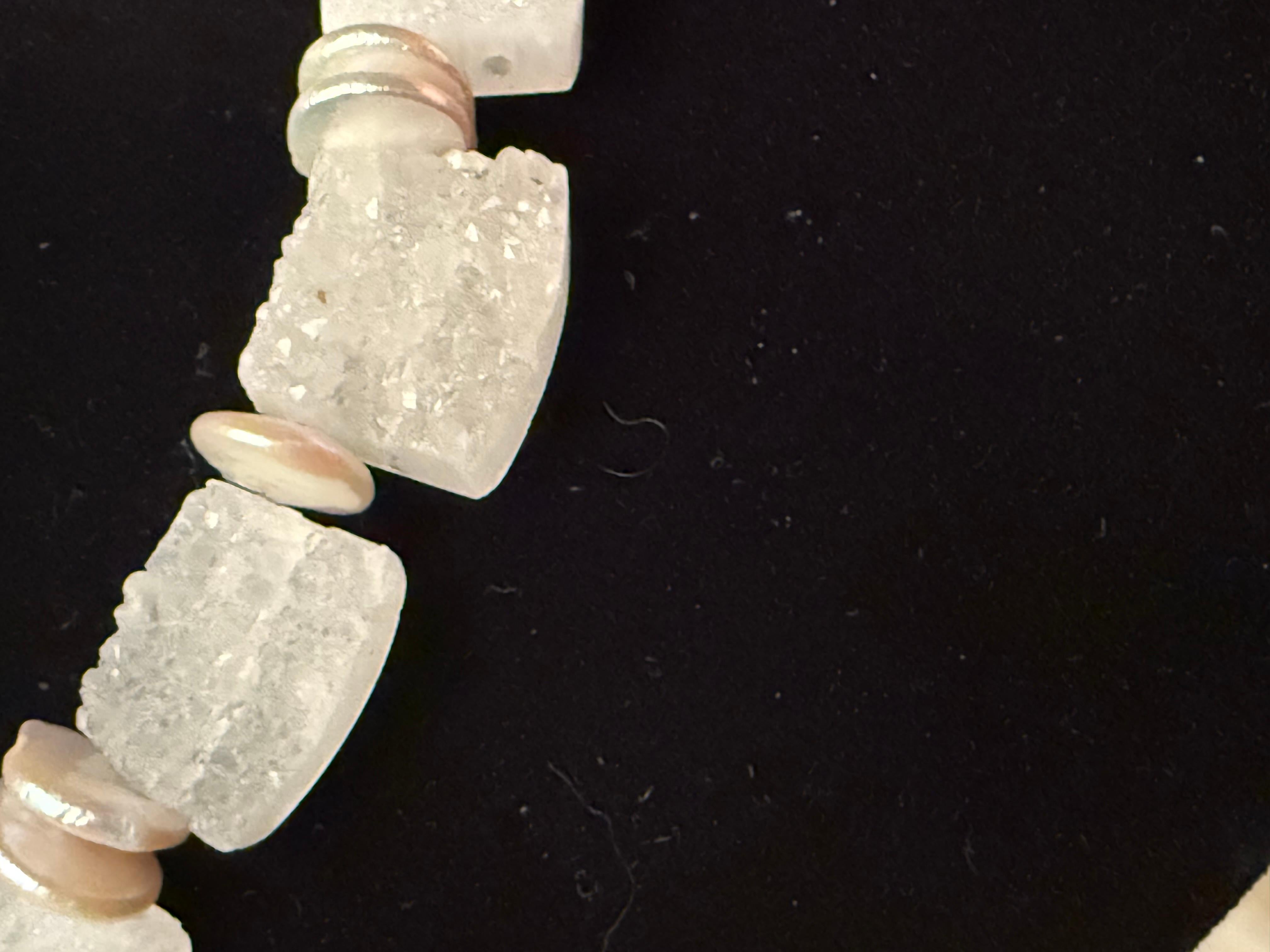 Collana di cristalli di rocca e perle in vendita 1