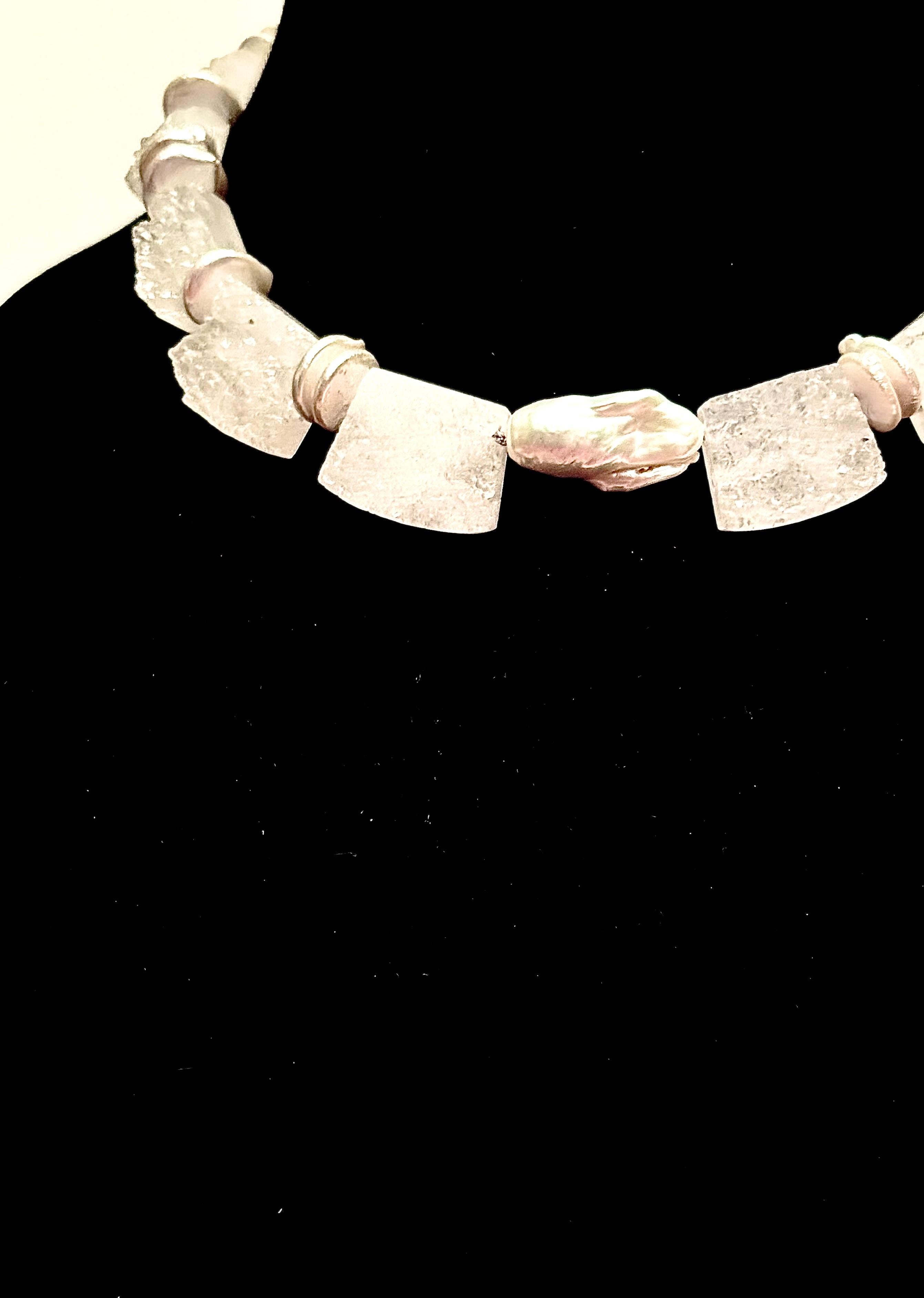 Collana di cristalli di rocca e perle in vendita 2