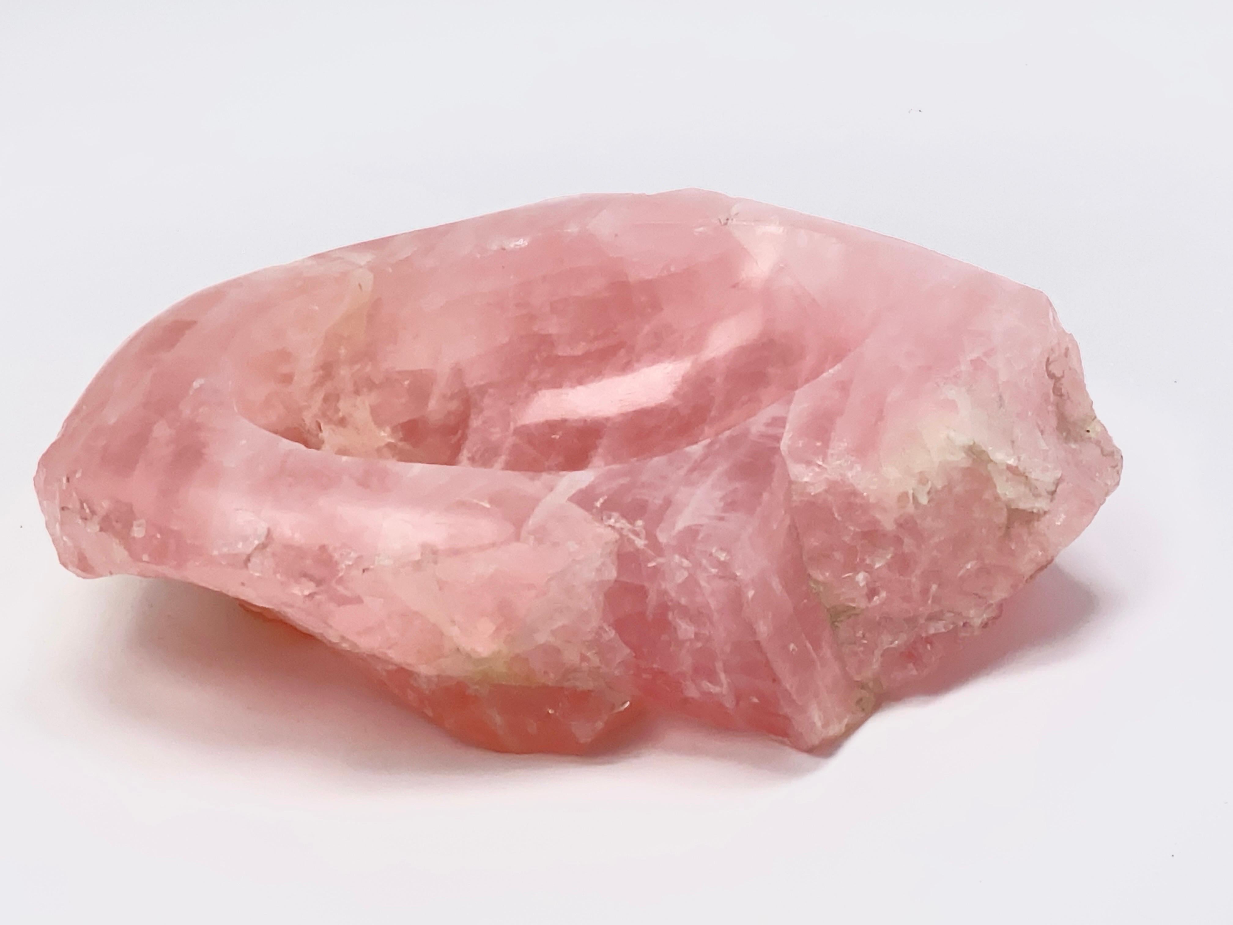 Ashtray in rock crystal. Rose color.