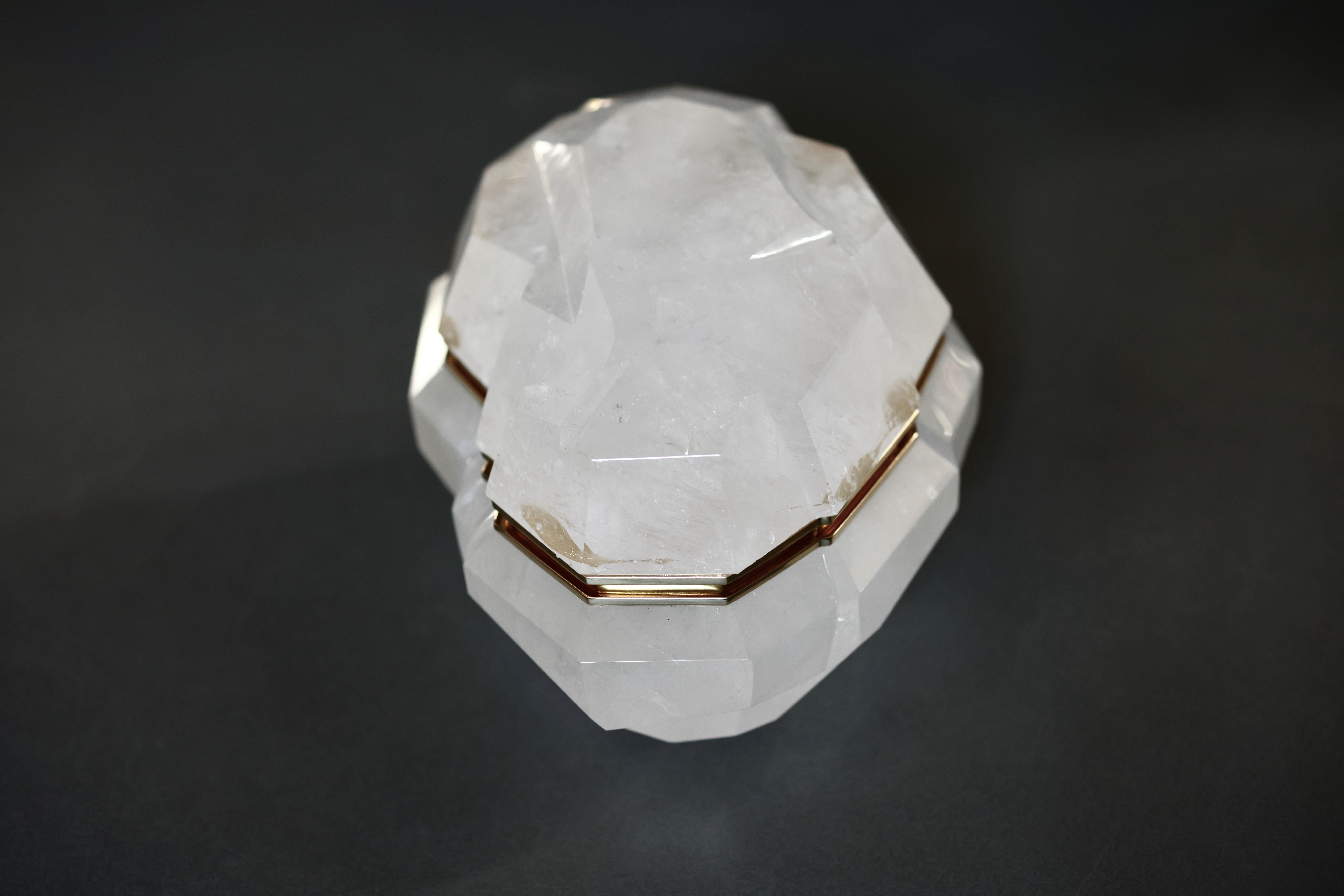 Bote en cristal de roche multifacettes de Phoenix Neuf - En vente à New York, NY