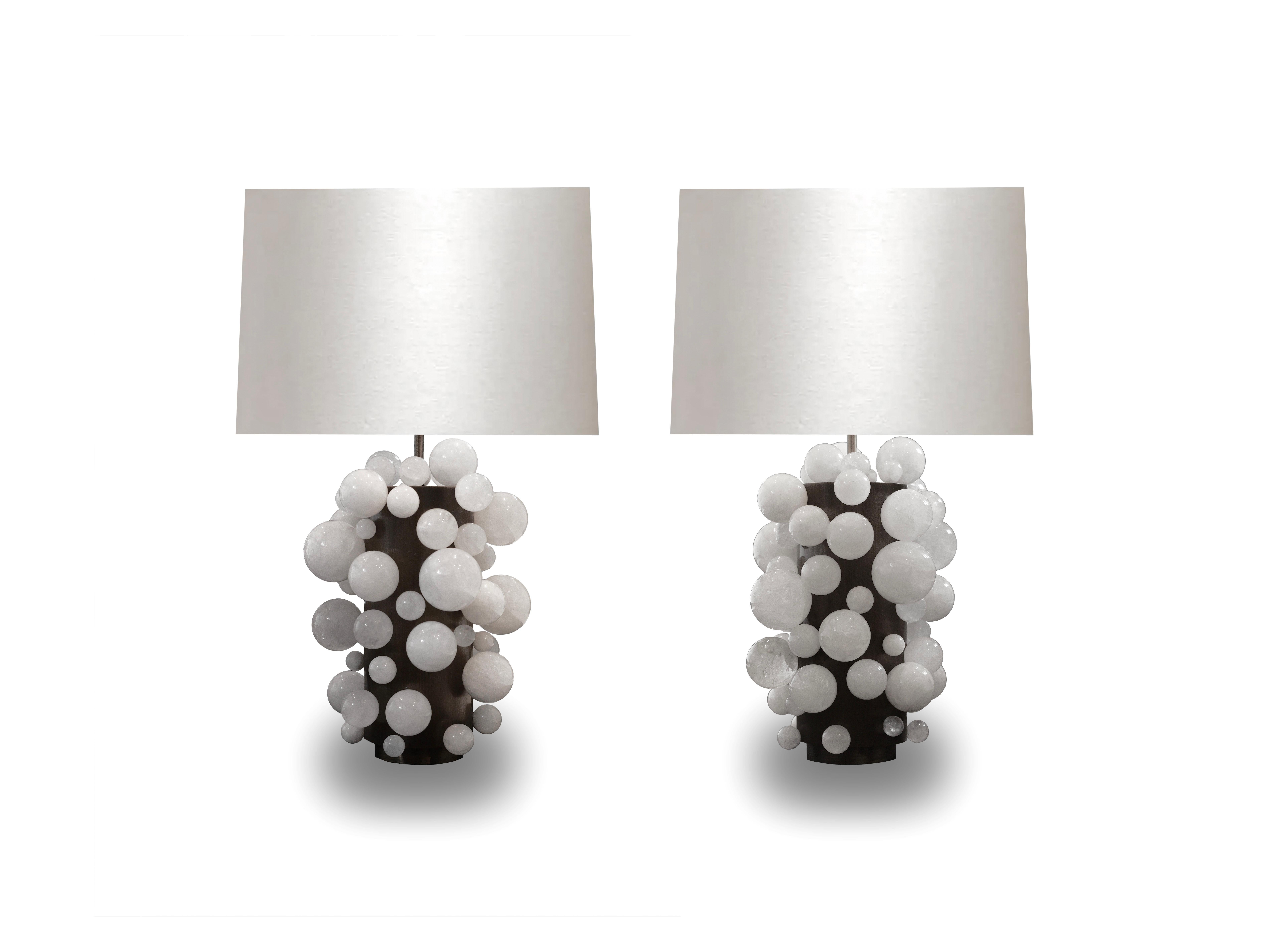 Lampes bulles en cristal de roche avec finition en laiton vieilli.

Jusqu'au sommet du cristal de roche 17.5 pouces

Créé par Phoenix, les abat-jour ne sont pas inclus. 


