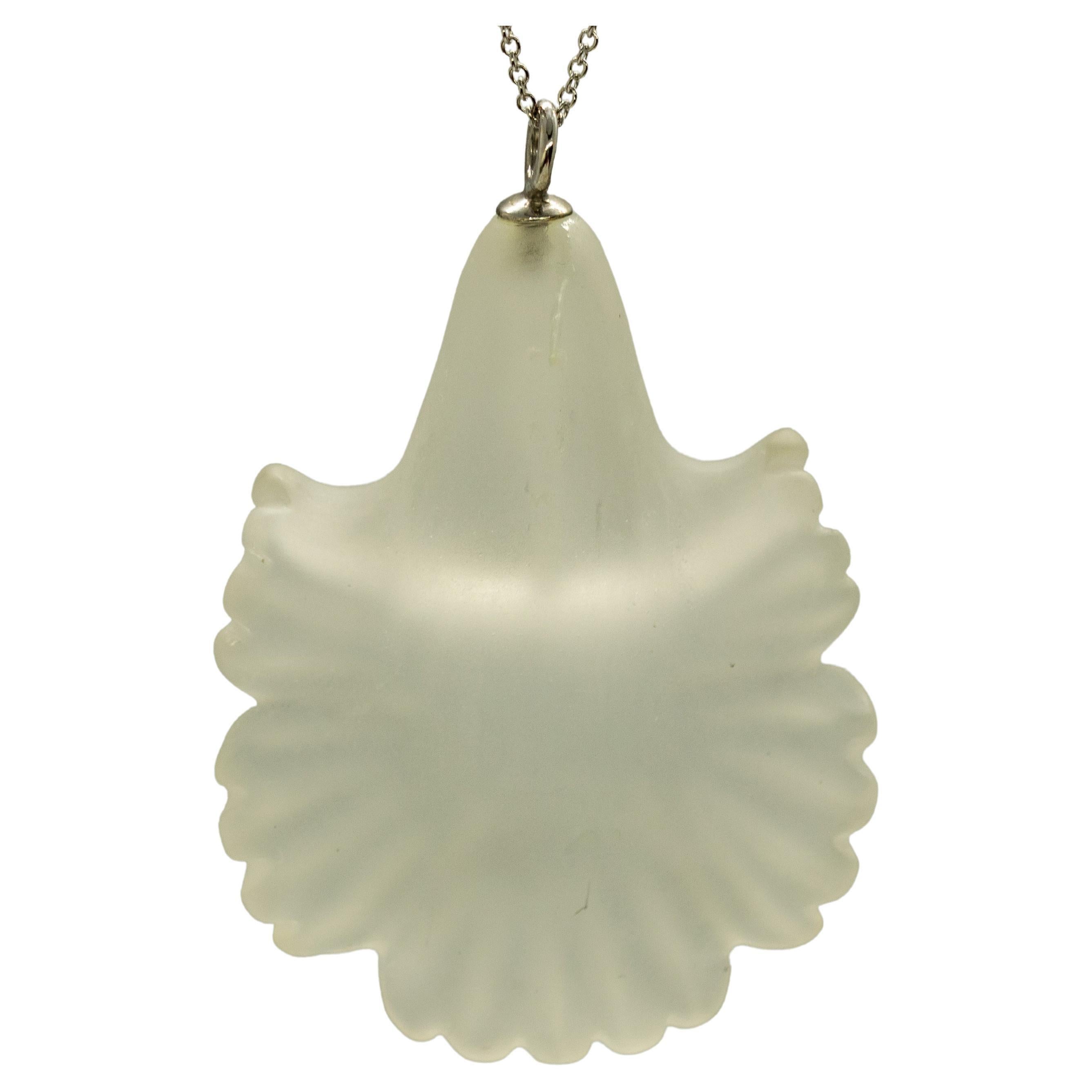 Intini Jewels Collier pendentif fleur sculptée en cristal de roche en or 18 carats Neuf - En vente à Milano, IT