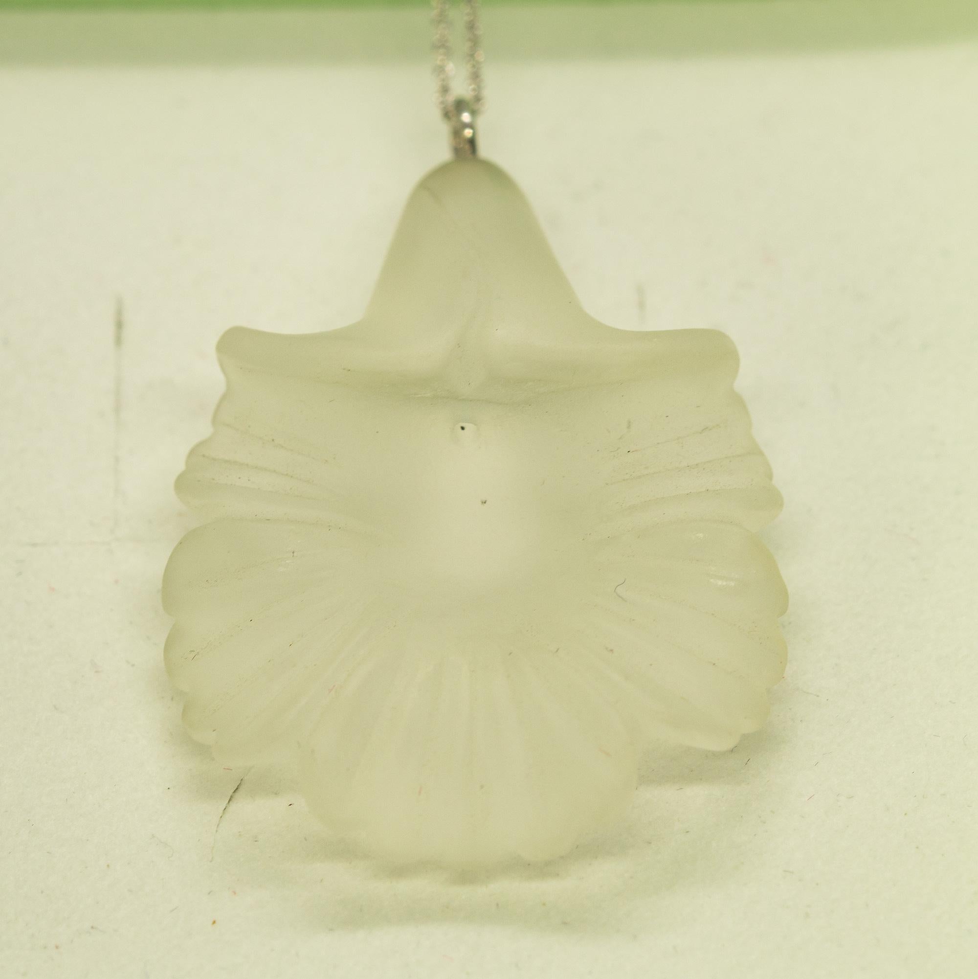 Intini Jewels Collier pendentif fleur sculptée en cristal de roche en or 18 carats en vente 2