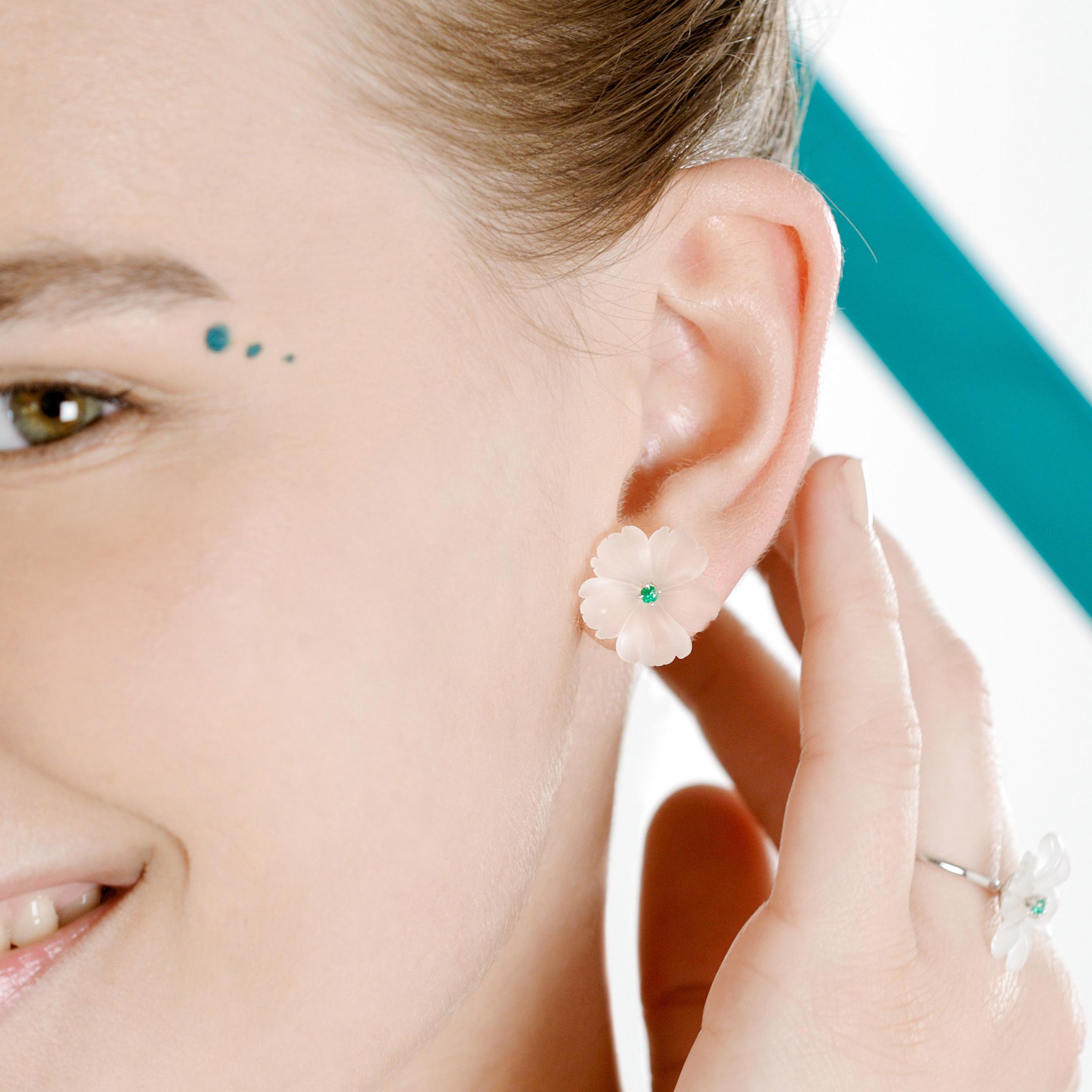 Bergkristall geschnitzte Blume Smaragd 18 Karat Gold Tropfen Halskette Intini Juwelen im Angebot 6