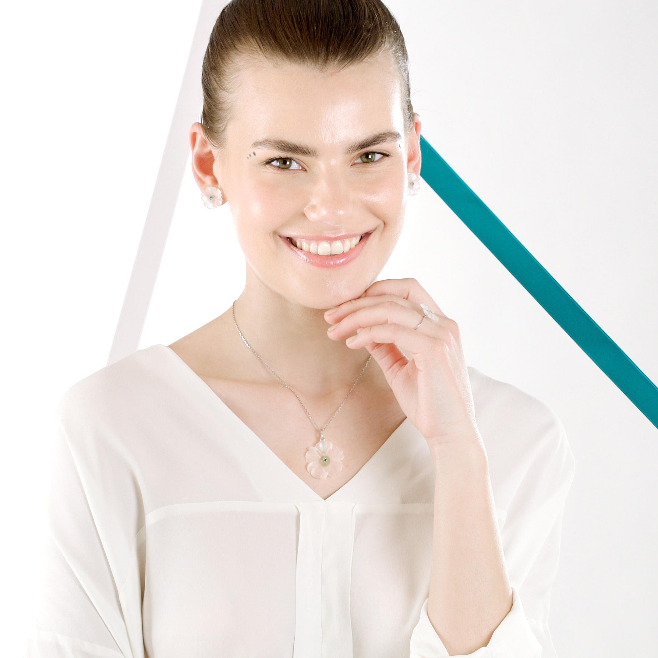 Bergkristall geschnitzte Blume Smaragd 18 Karat Gold Tropfen Halskette Intini Juwelen im Angebot 7