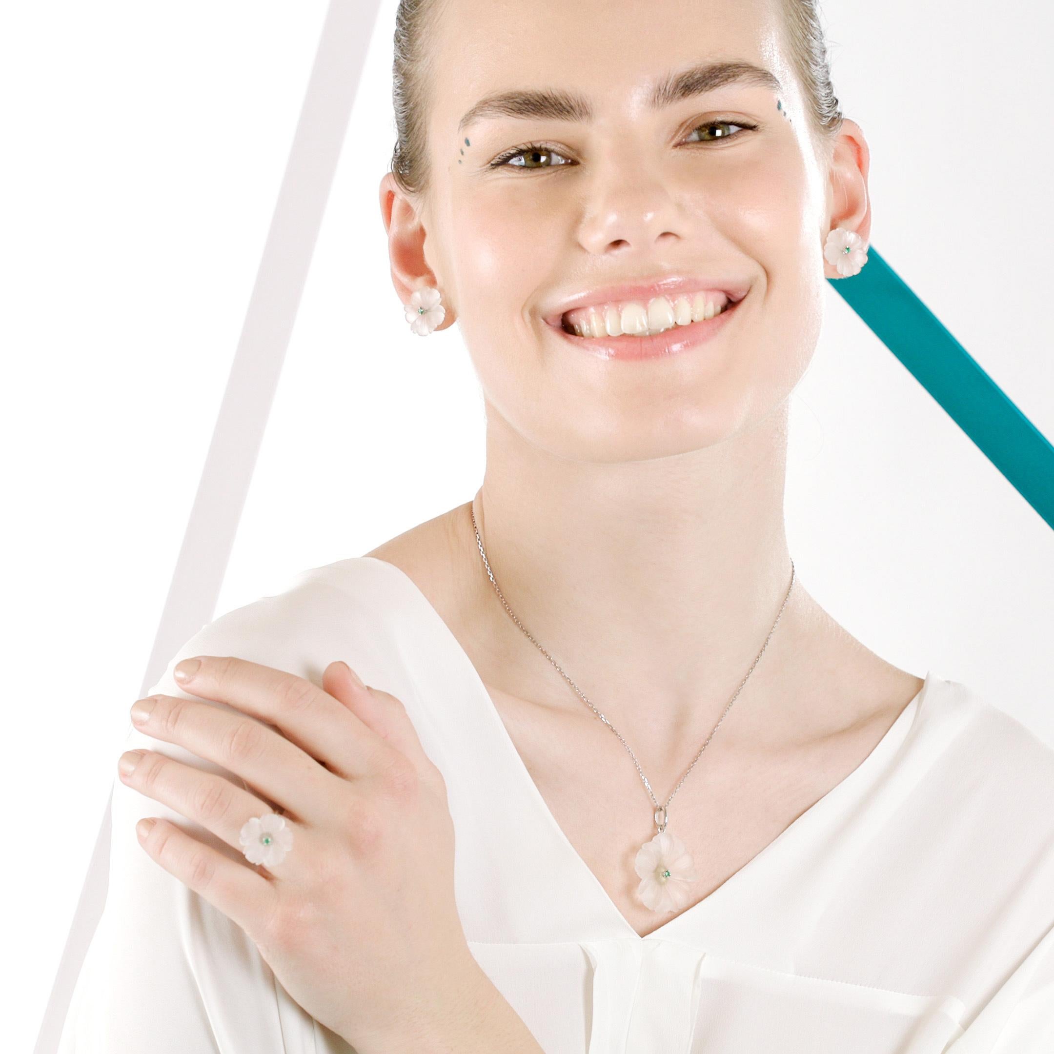 Bergkristall geschnitzte Blume Smaragd 18 Karat Gold Tropfen Halskette Intini Juwelen im Angebot 8