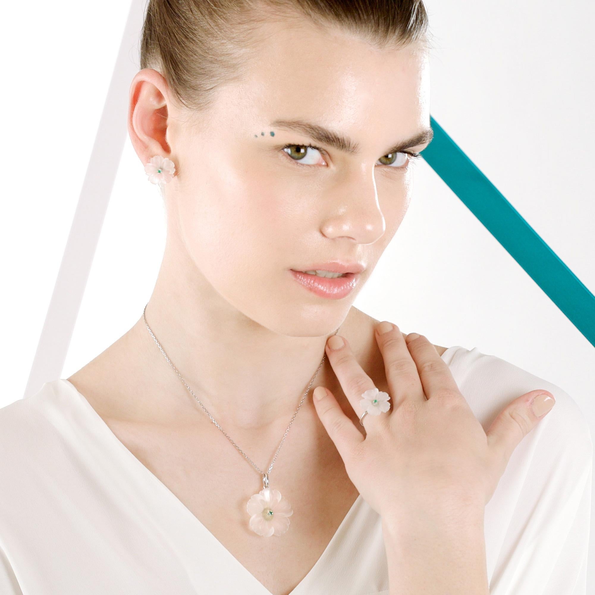 Bergkristall geschnitzte Blume Smaragd 18 Karat Gold Tropfen Halskette Intini Juwelen im Angebot 11