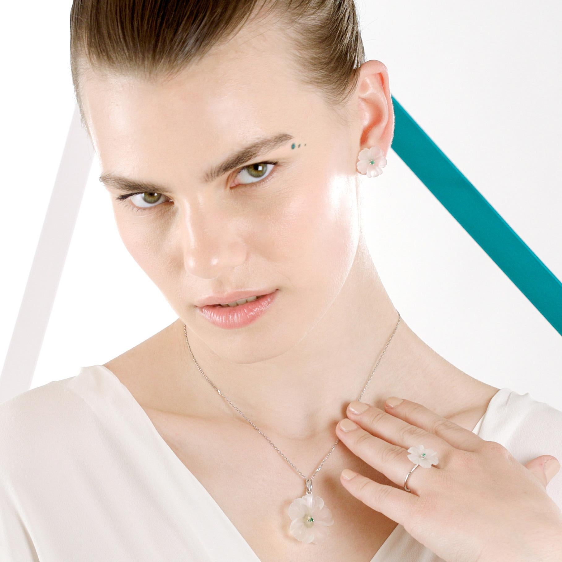 Bergkristall geschnitzte Blume Smaragd 18 Karat Gold Tropfen Halskette Intini Juwelen im Angebot 12