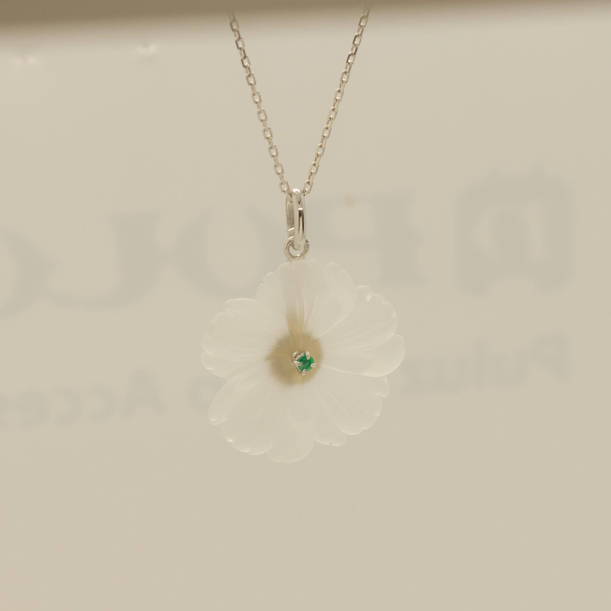 Bergkristall geschnitzte Blume Smaragd 18 Karat Gold Tropfen Halskette Intini Juwelen im Zustand „Neu“ im Angebot in Milano, IT