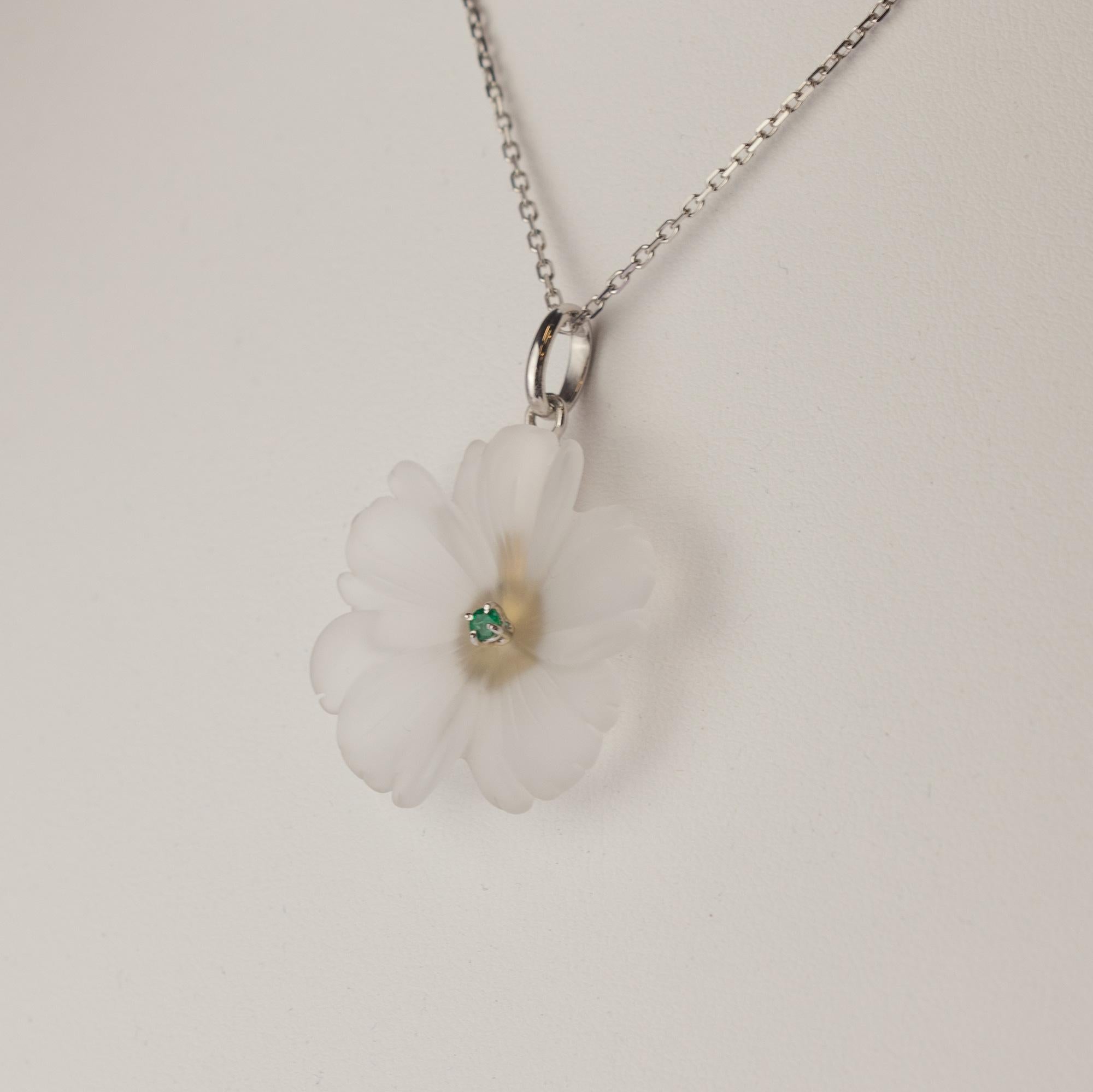 Bergkristall geschnitzte Blume Smaragd 18 Karat Gold Tropfen Halskette Intini Juwelen für Damen oder Herren im Angebot