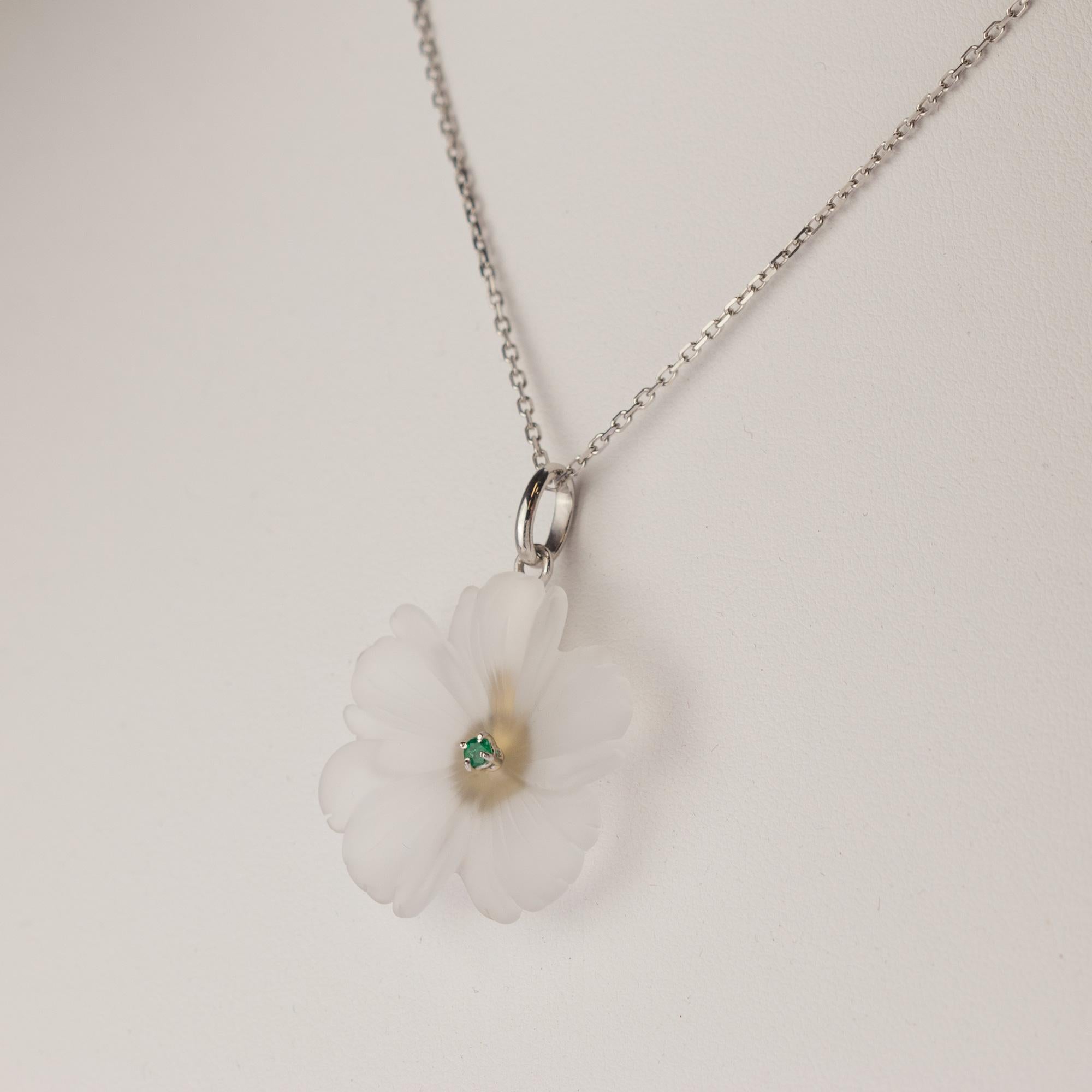 Bergkristall geschnitzte Blume Smaragd 18 Karat Gold Tropfen Halskette Intini Juwelen im Angebot 1