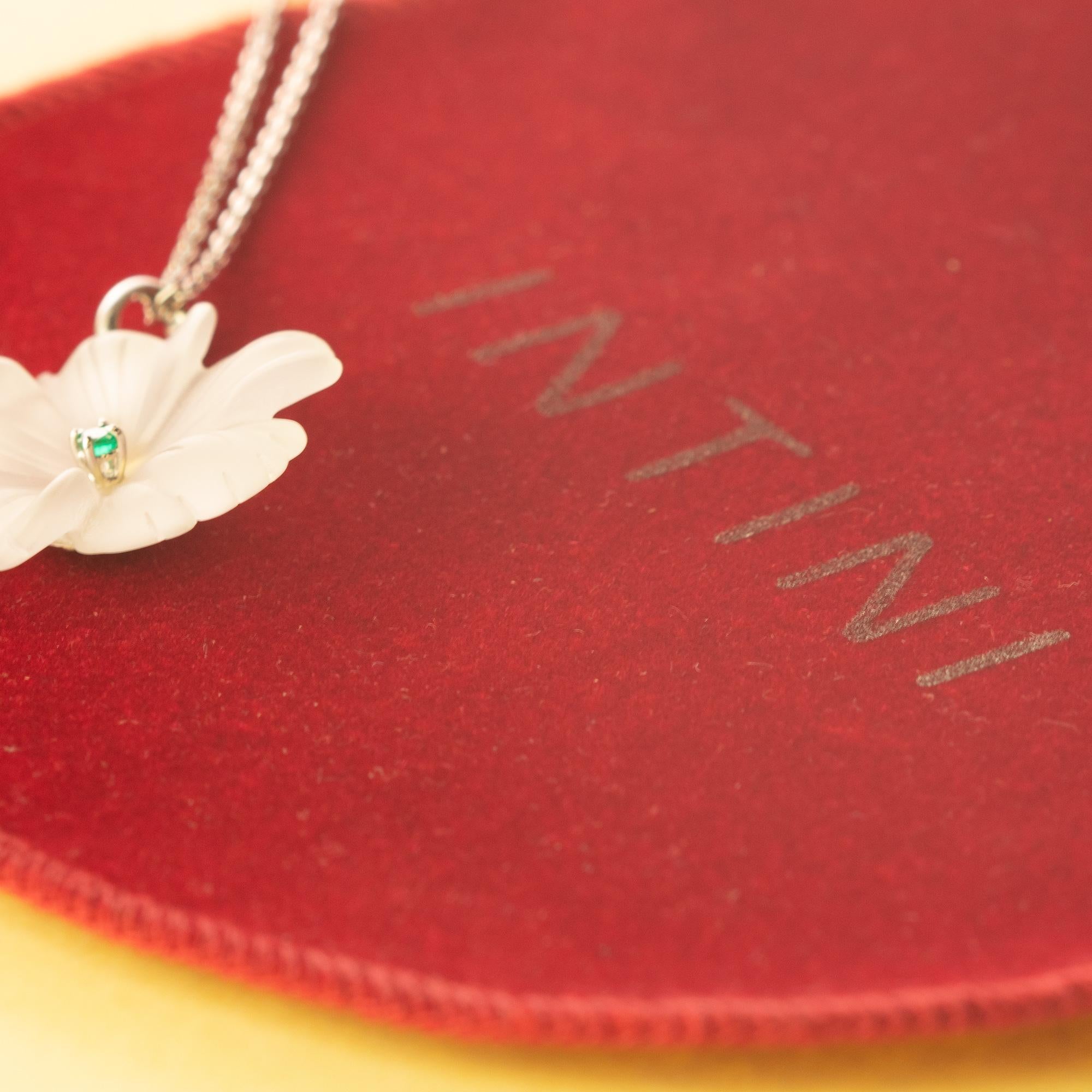 Bergkristall geschnitzte Blume Smaragd 18 Karat Gold Tropfen Halskette Intini Juwelen im Angebot 3