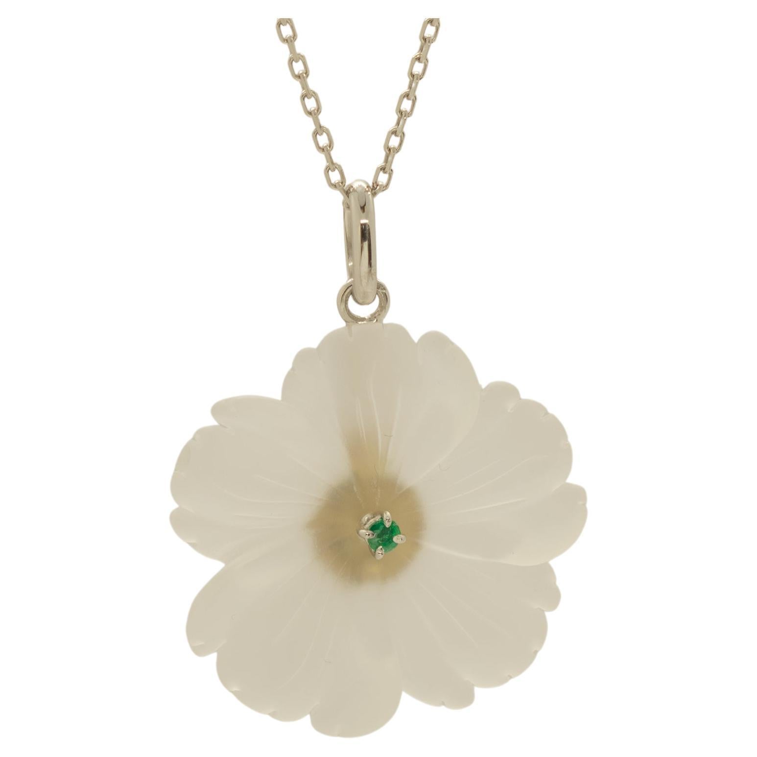 Intini Jewels Collier pendentif en or 18 carats avec fleur en cristal de roche sculpté et émeraude