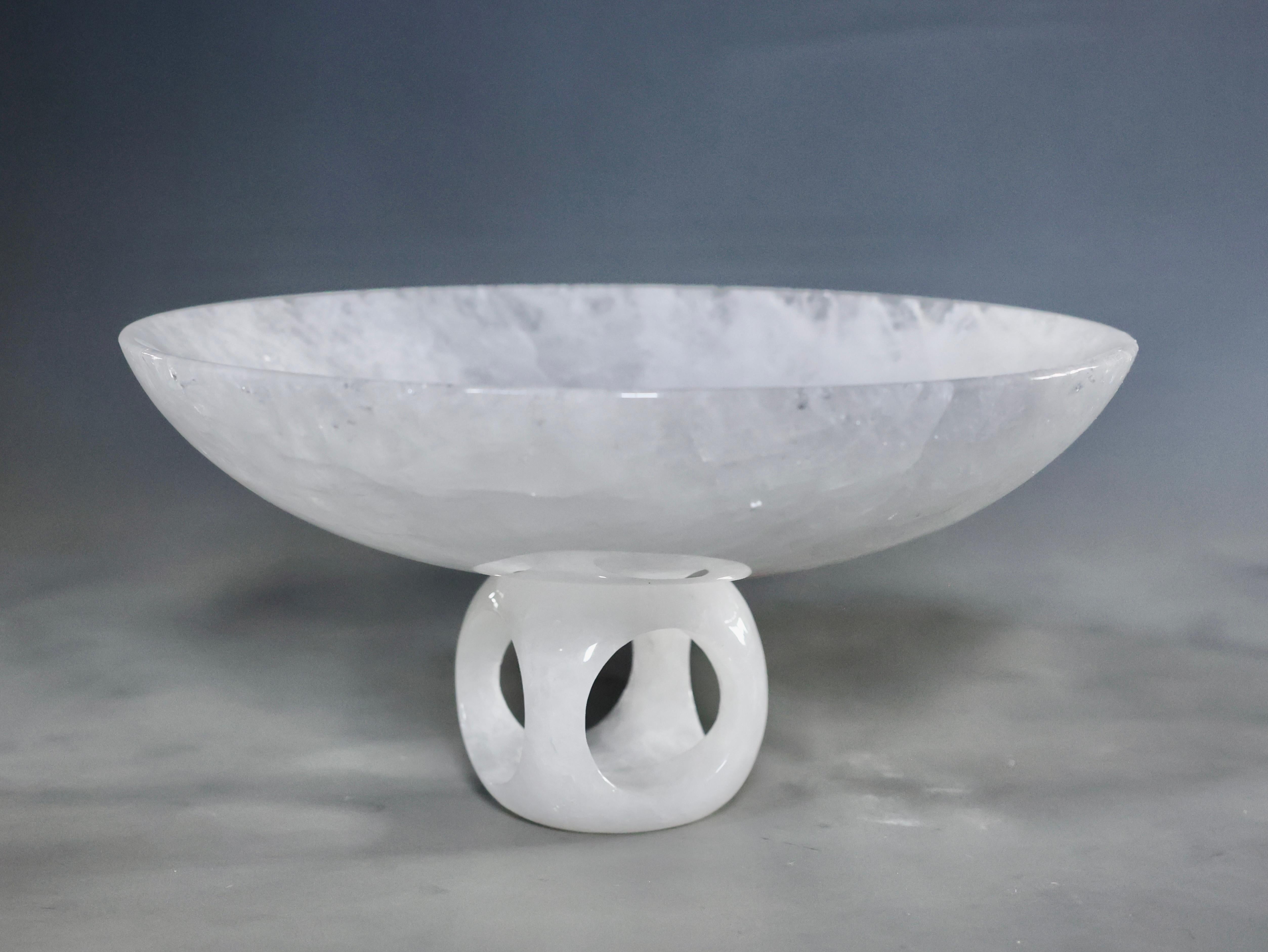 Centre de table en cristal de roche finement taillé par Phoenix 

