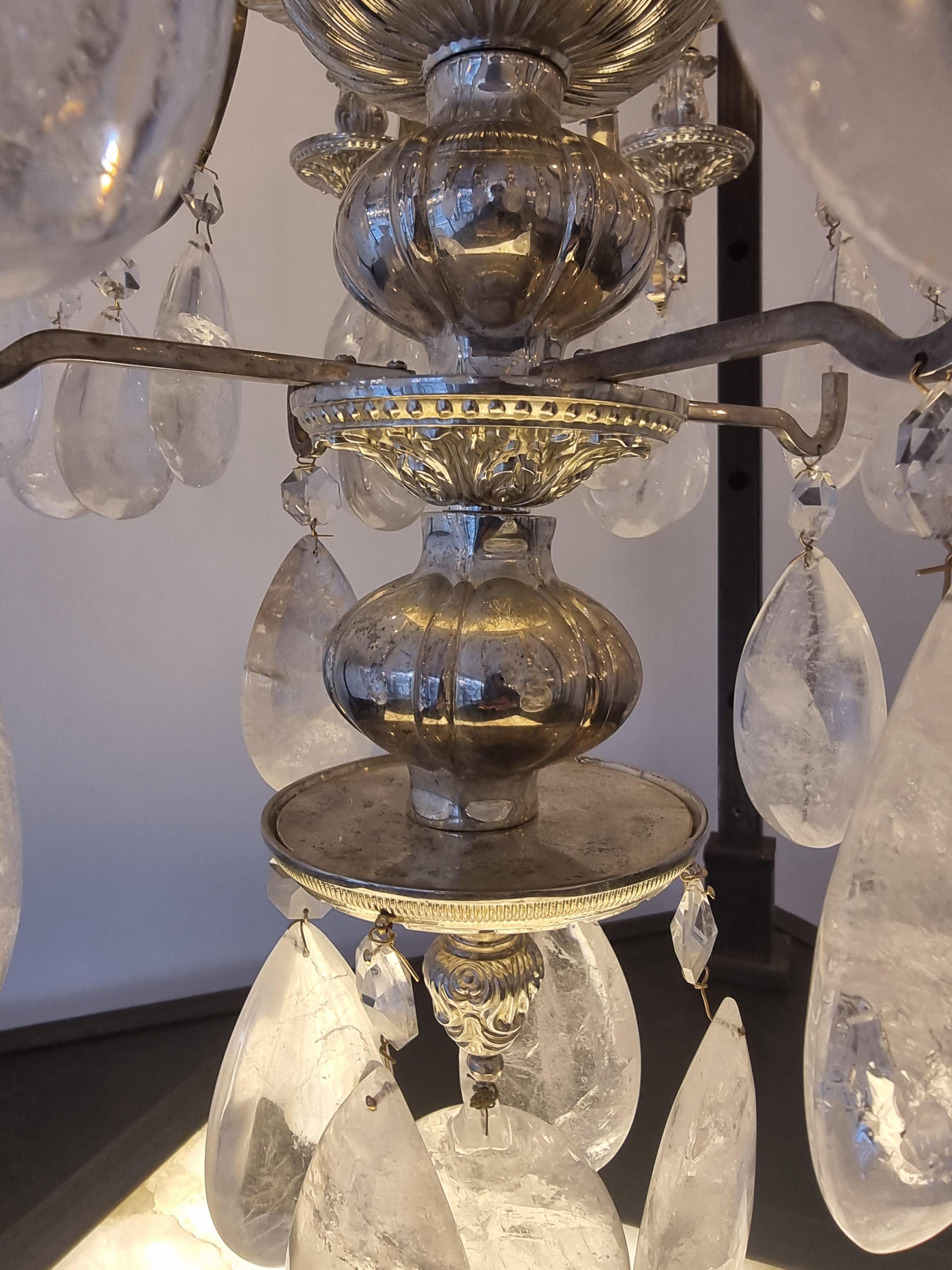 Chaine-Kronleuchter aus Bergkristall mit 12 Lichtern in Bronze und mit Silberoberfläche (Louis XVI.) im Angebot