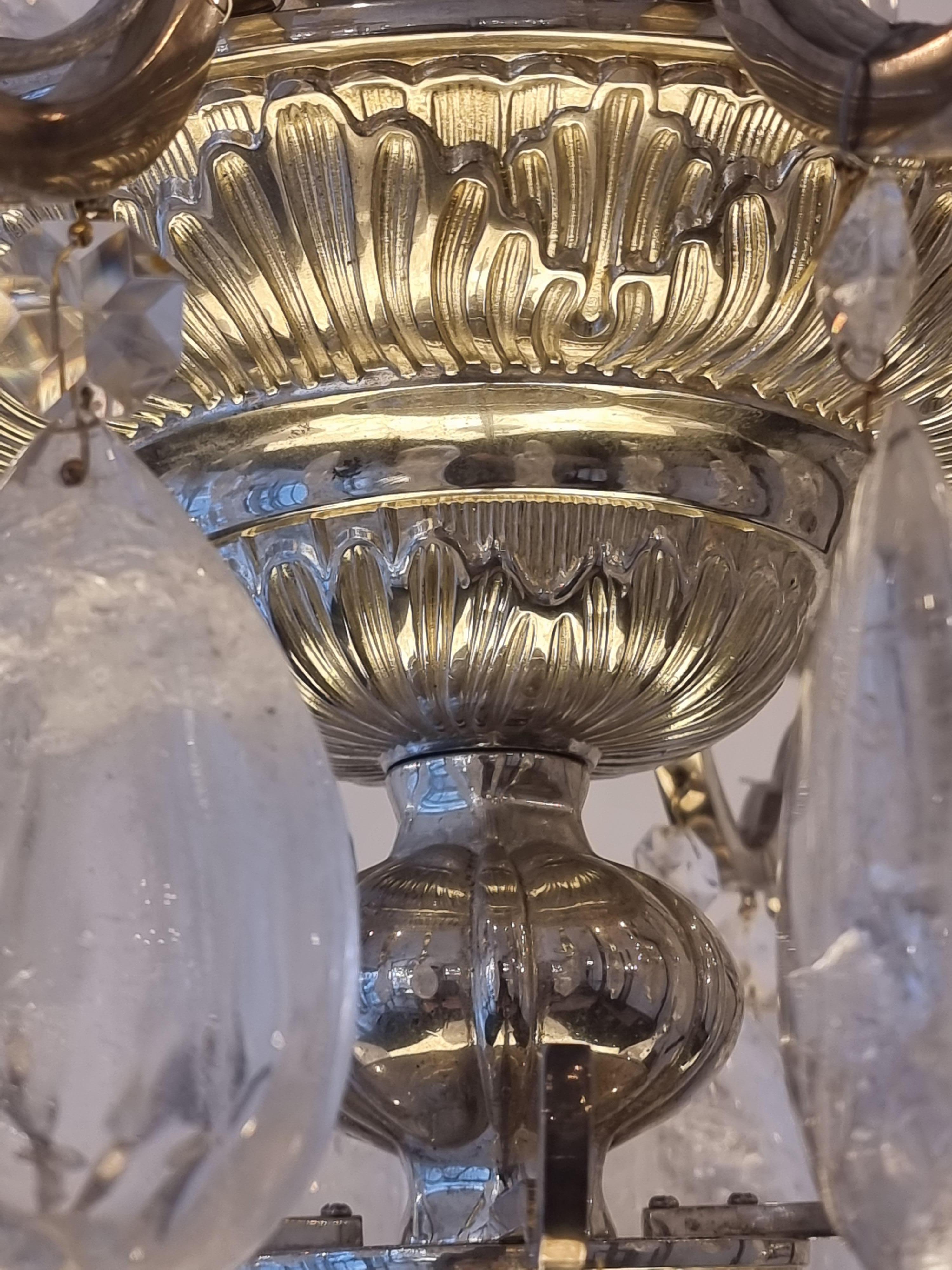 Chaine-Kronleuchter aus Bergkristall mit 12 Lichtern in Bronze und mit Silberoberfläche im Zustand „Hervorragend“ im Angebot in SAINT-OUEN-SUR-SEINE, FR