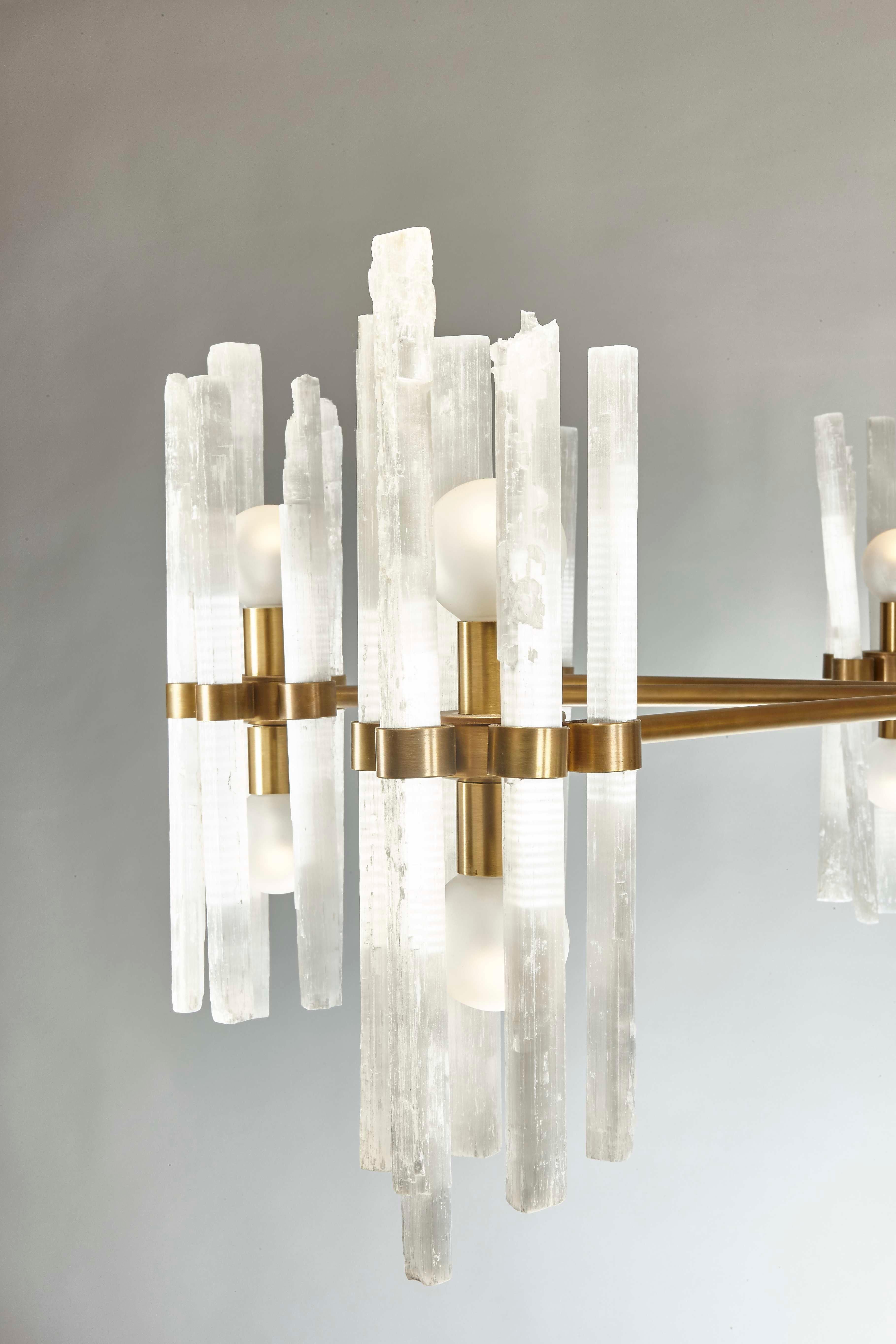 Rock Crystal Chandelier In New Condition For Sale In London, GB