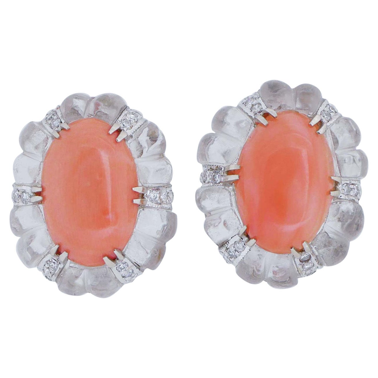 Pendientes de Cristal de Roca, Coral, Diamantes y Oro Blanco de 14 Kt.