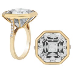 Achteckiger Ring mit Bergkristall und Diamant aus 18 Karat Gelbgold
