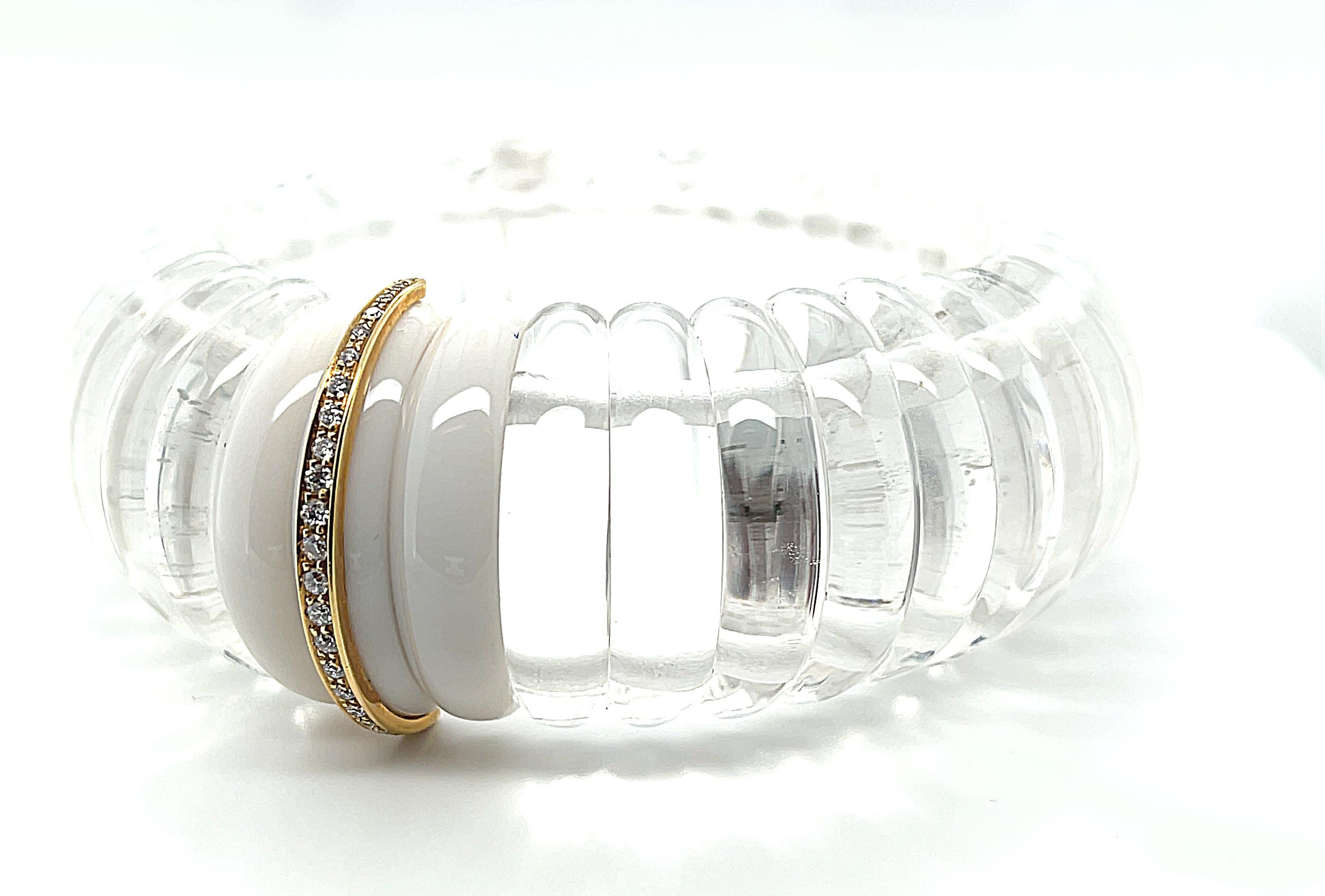 Bracelet manchette italien en cristal de roche, diamant et or jaune au design festonné Unisexe en vente