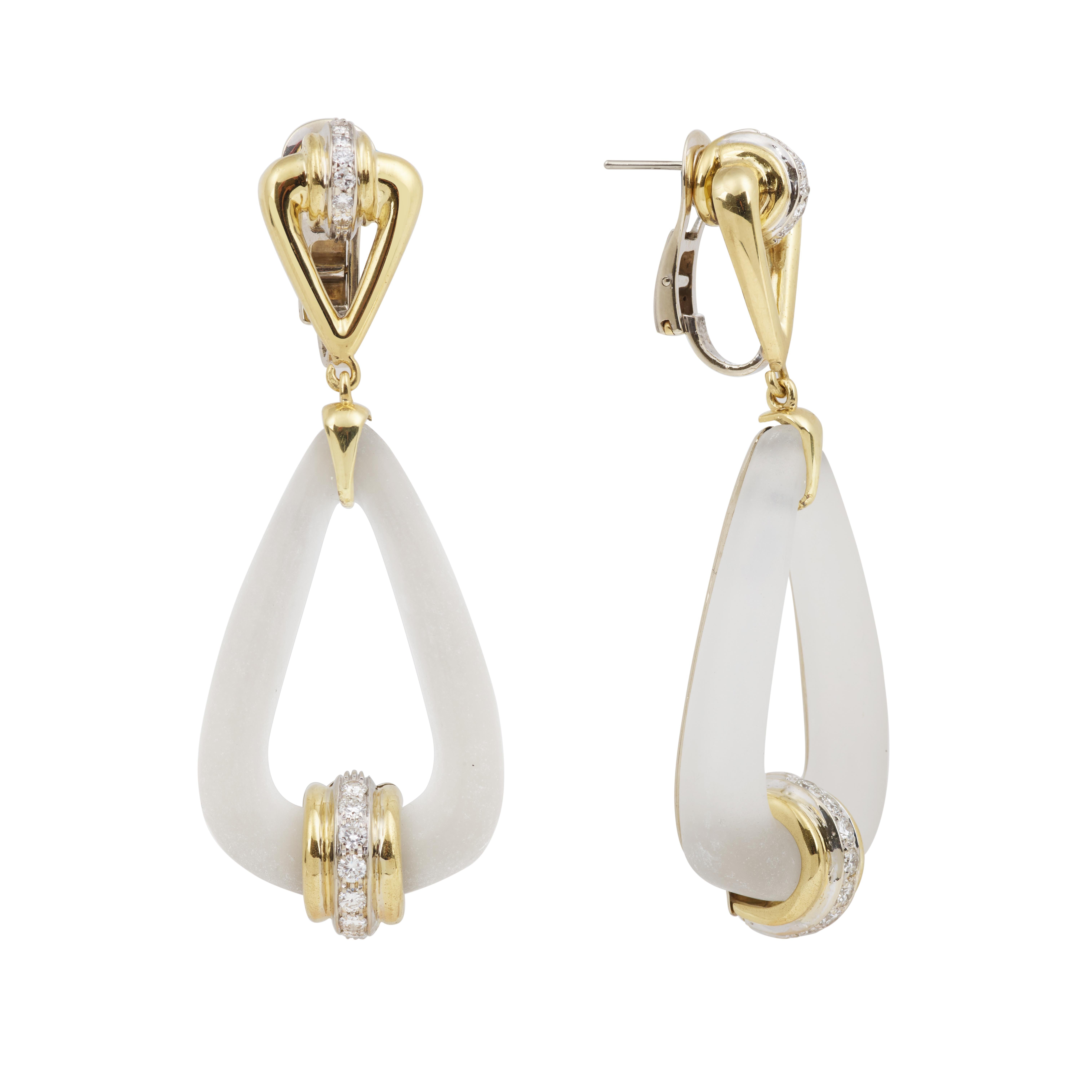 Elegant and long (7cm) pair of yellow gold earrings set with diamonds and a triangular shaped rock crystal.

Total weight of diamonds: 0.54 carats

Dimensions : 7cm x 1.4 cm ( 2.7 x 0.39 inch )

18 karat yellow gold 750/1000th 

Italian work circa