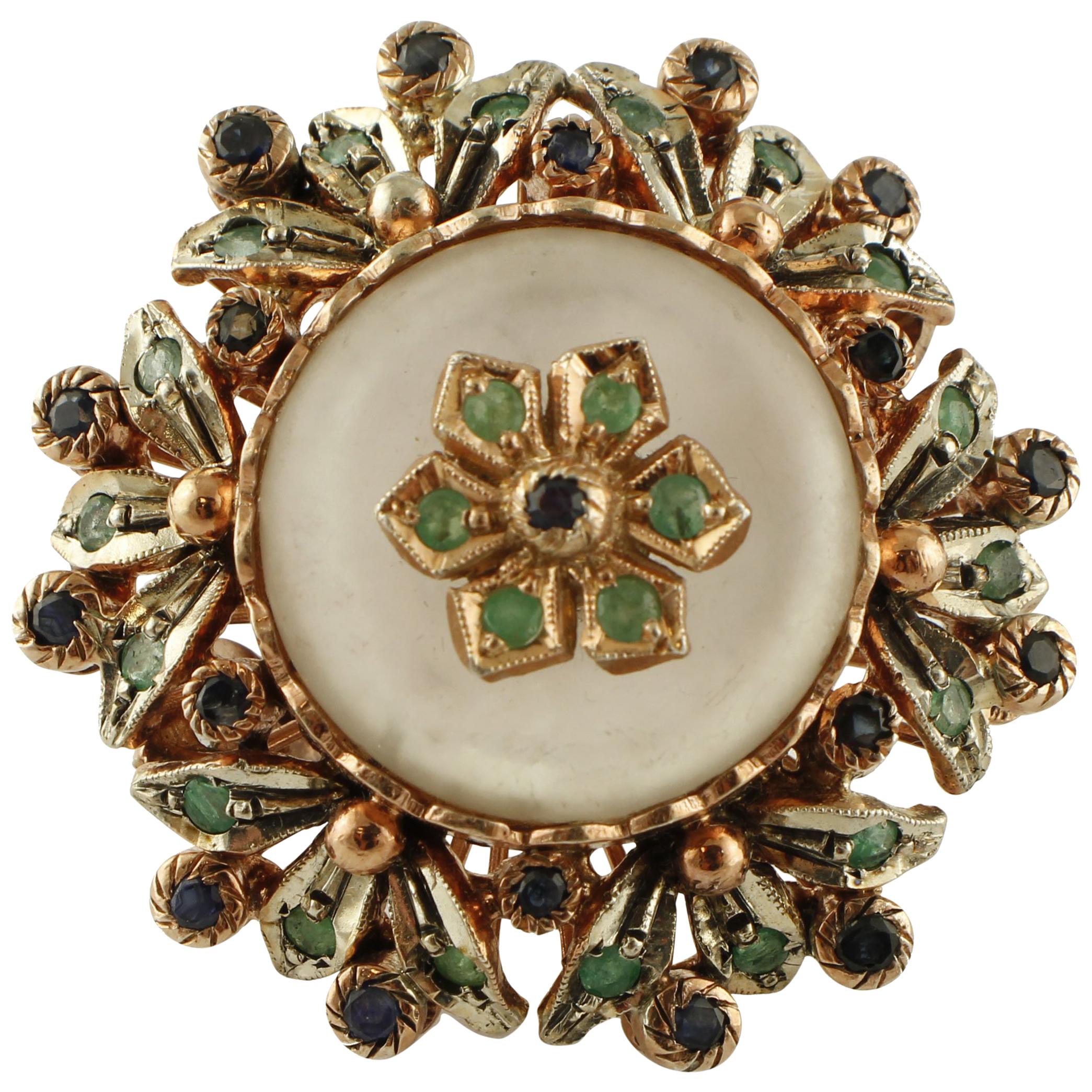 Bague en or 9 carats, diamants, émeraudes, saphirs bleus